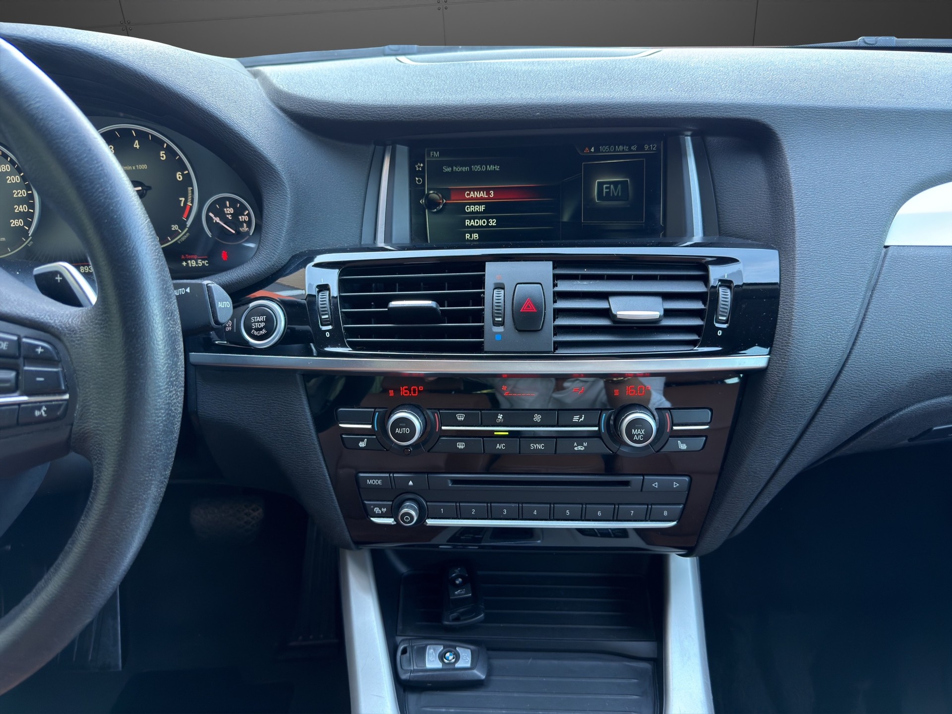 BMW X4 xDrive 20i Steptronic-image-11