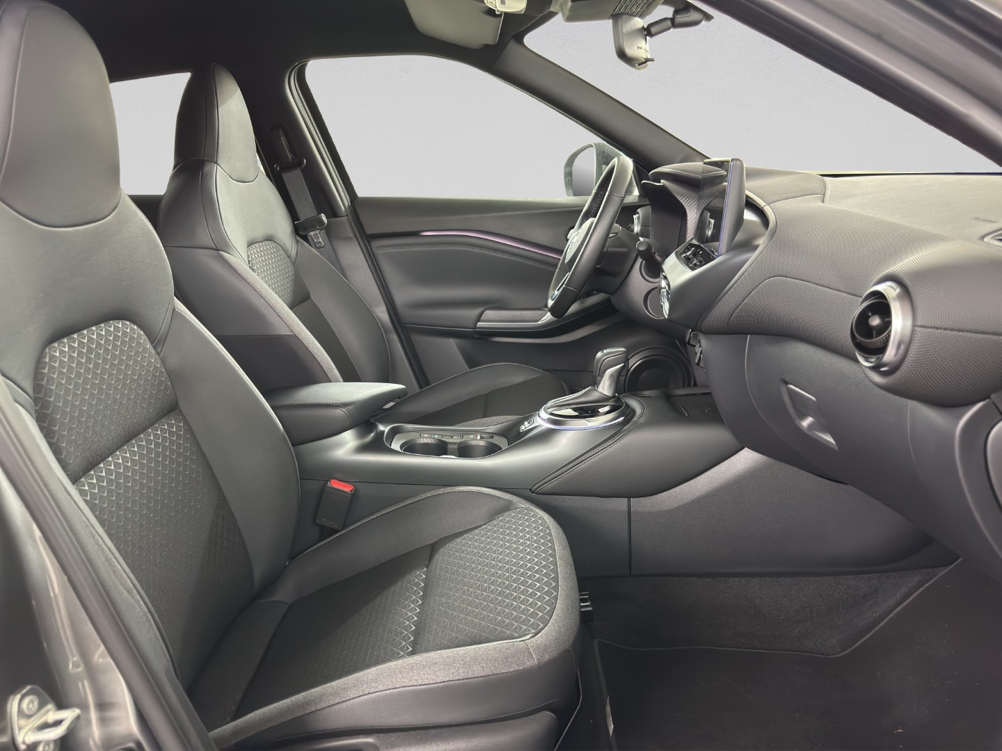 NISSAN Juke 1.6 FHEV N-Connecta-image-15