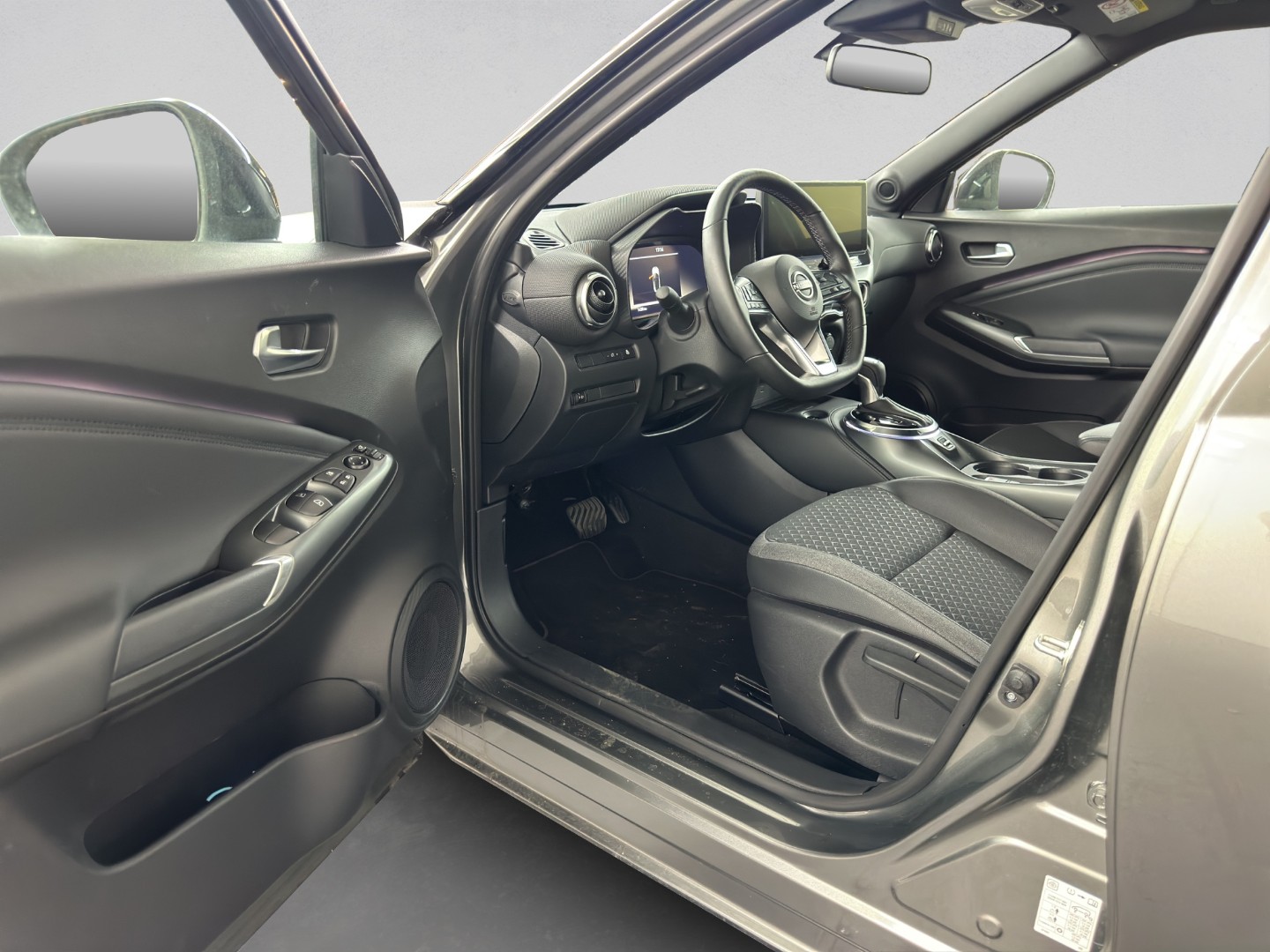 NISSAN Juke 1.6 FHEV N-Connecta-image-24