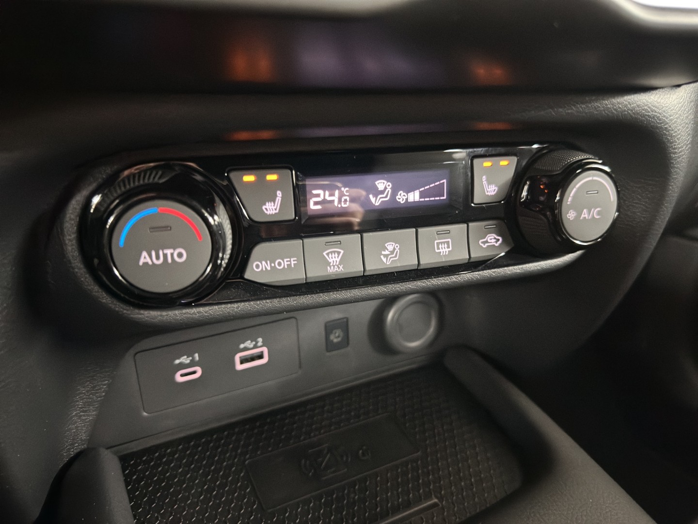NISSAN Juke 1.6 FHEV N-Connecta-image-16