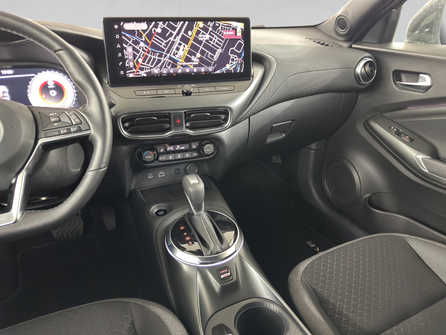 NISSAN Juke 1.6 FHEV N-Connecta-image-11