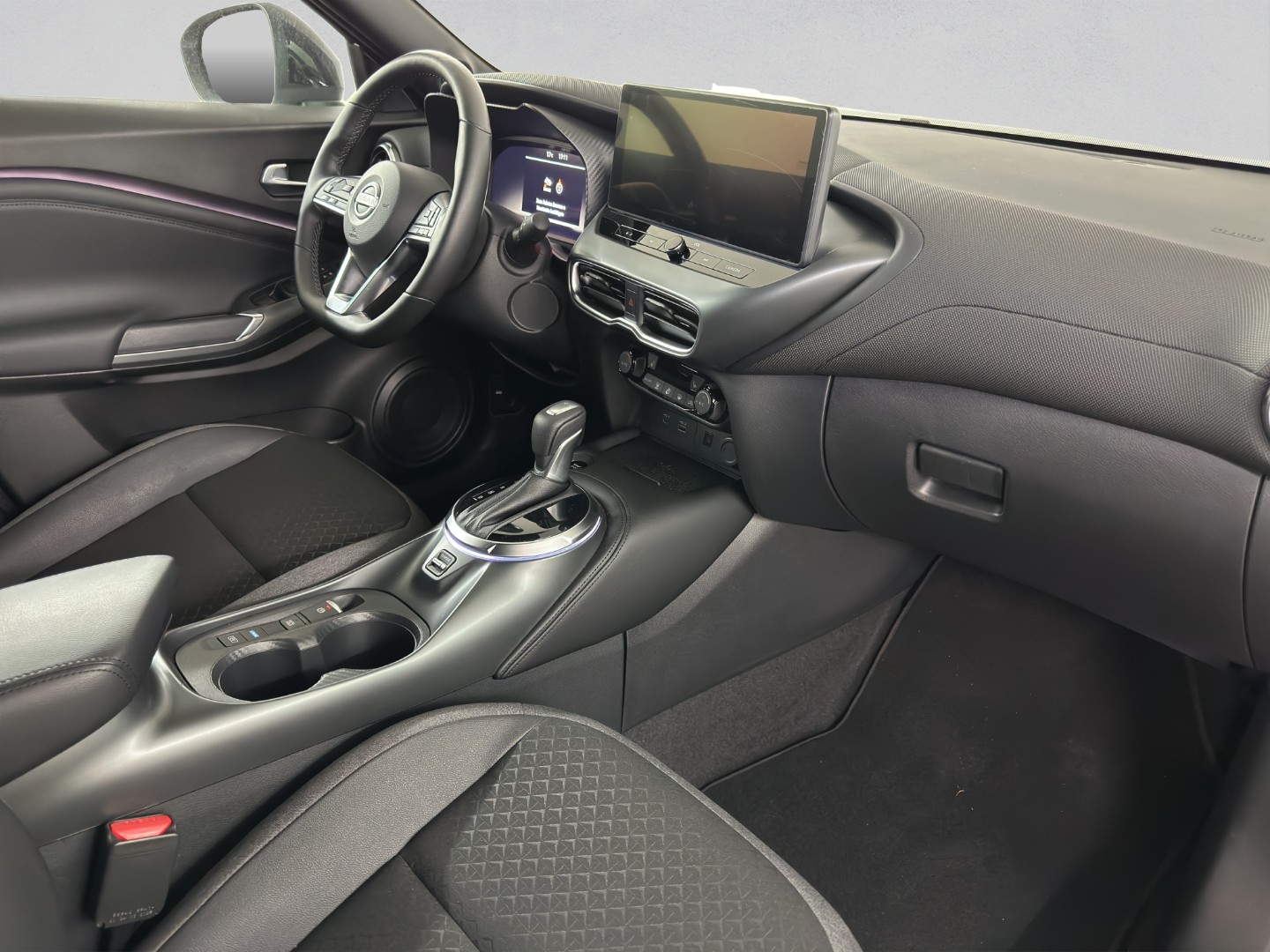 NISSAN Juke 1.6 FHEV N-Connecta-image-23