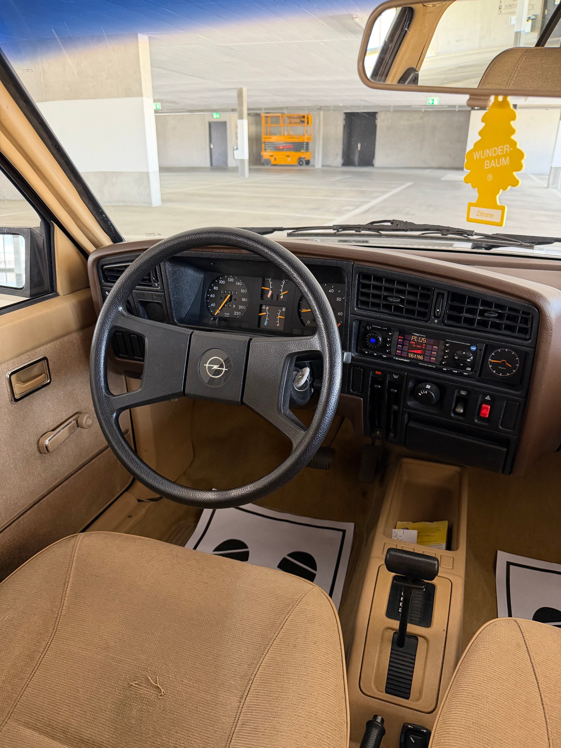 OPEL Ascona 1800 E Berlina - Expertise du jour - Service a jour-image-9