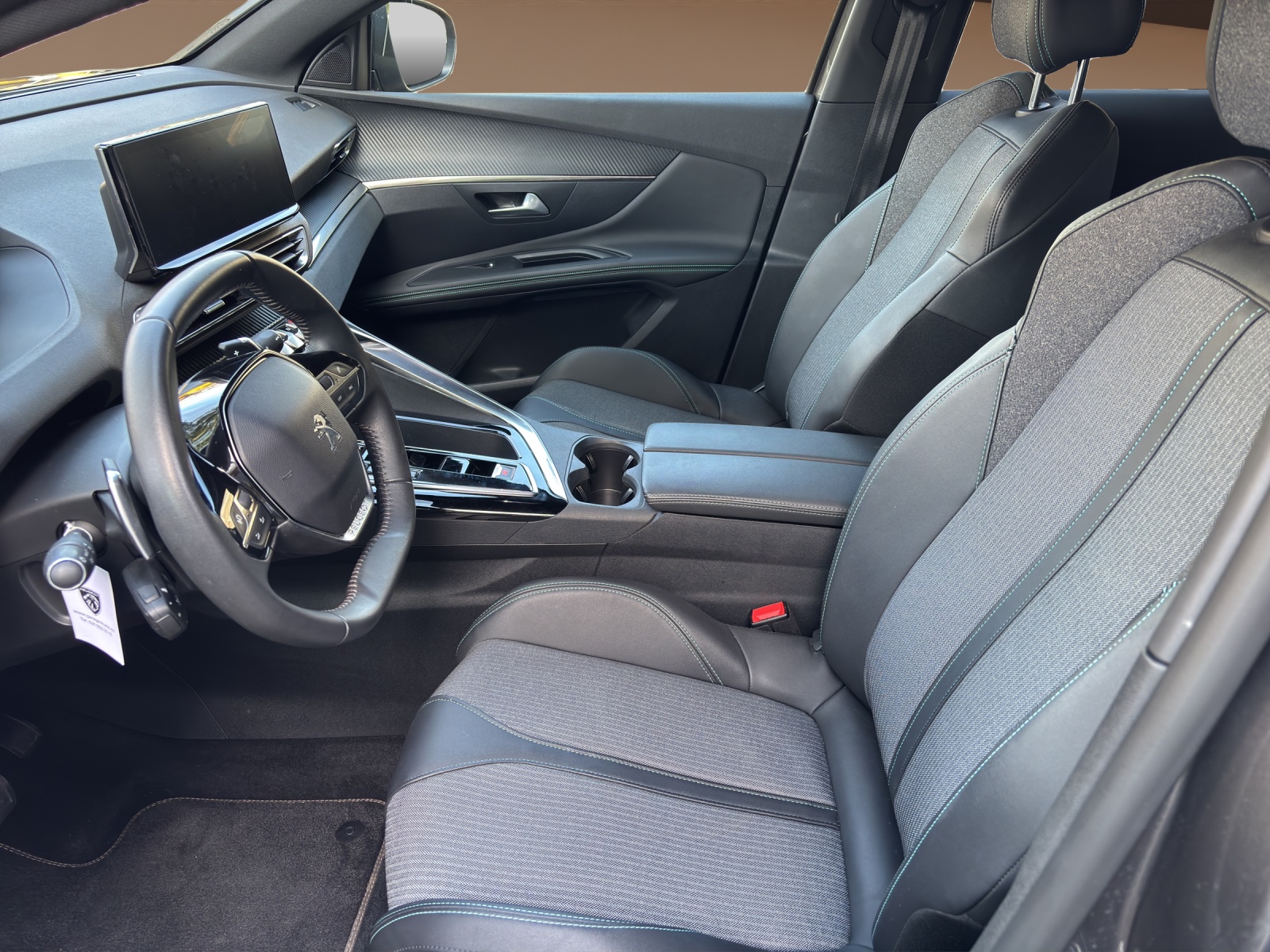 PEUGEOT 3008 180e Hybrid2 Allure Pack EAT8-image-8