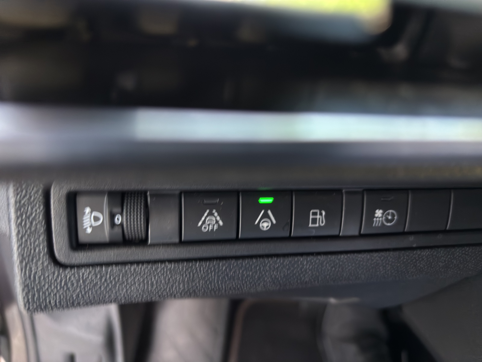 PEUGEOT 3008 180e Hybrid2 Allure Pack EAT8-image-13