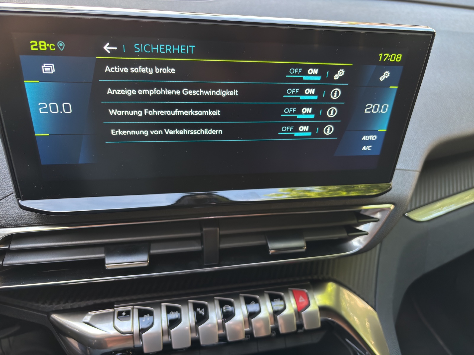 PEUGEOT 3008 180e Hybrid2 Allure Pack EAT8-image-14