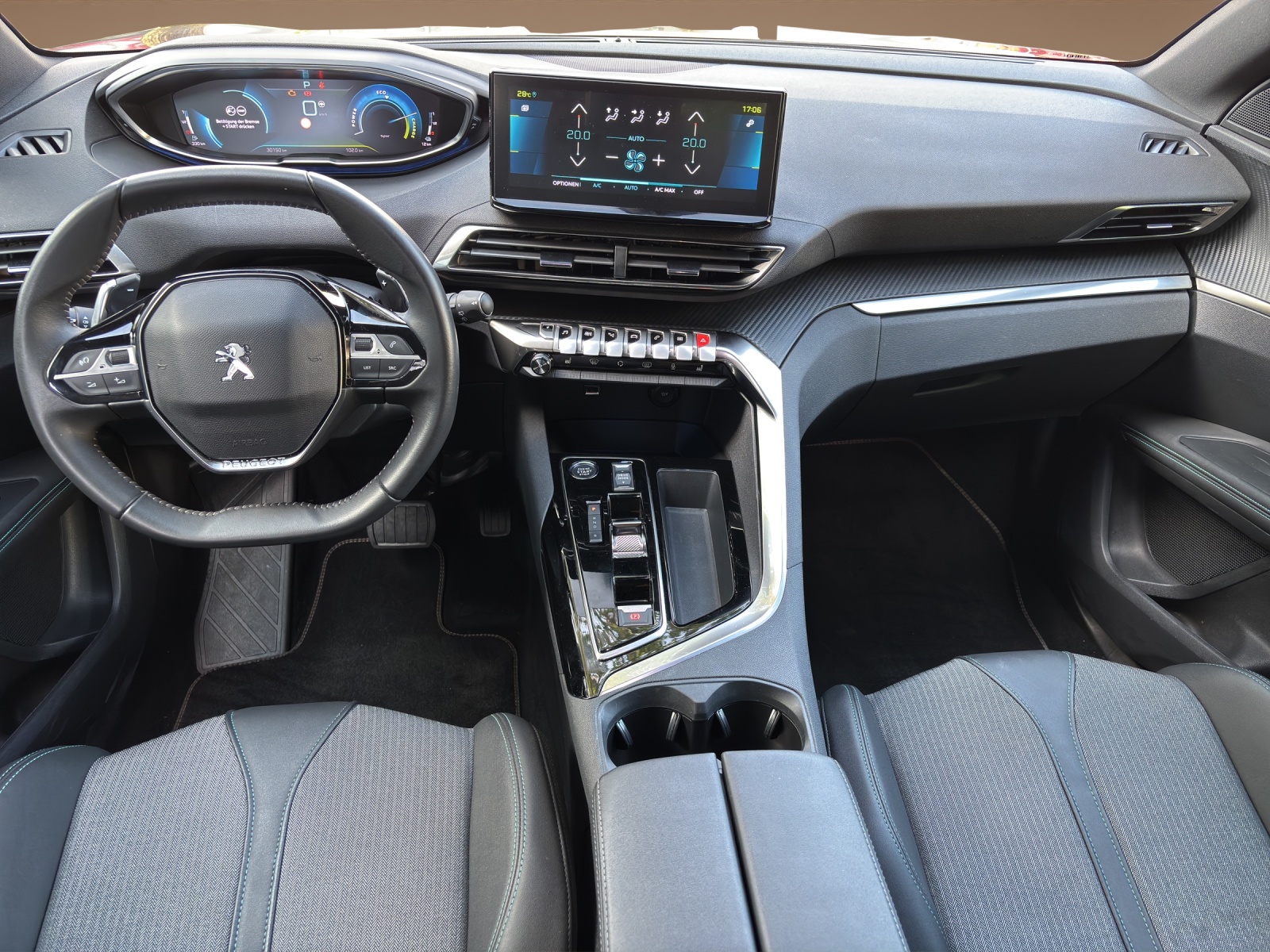PEUGEOT 3008 180e Hybrid2 Allure Pack EAT8-image-9