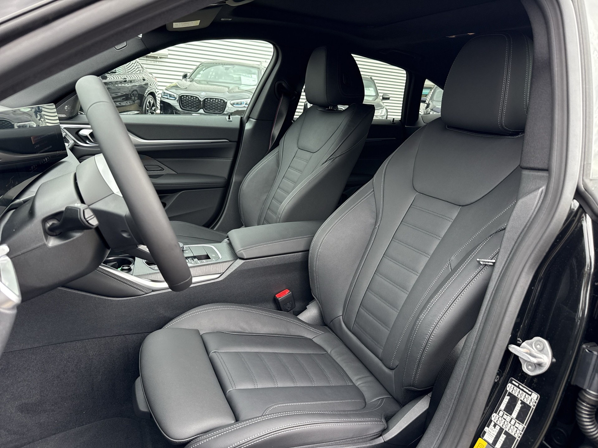 BMW i4 xDrive 40 M Sport Pro-image-10