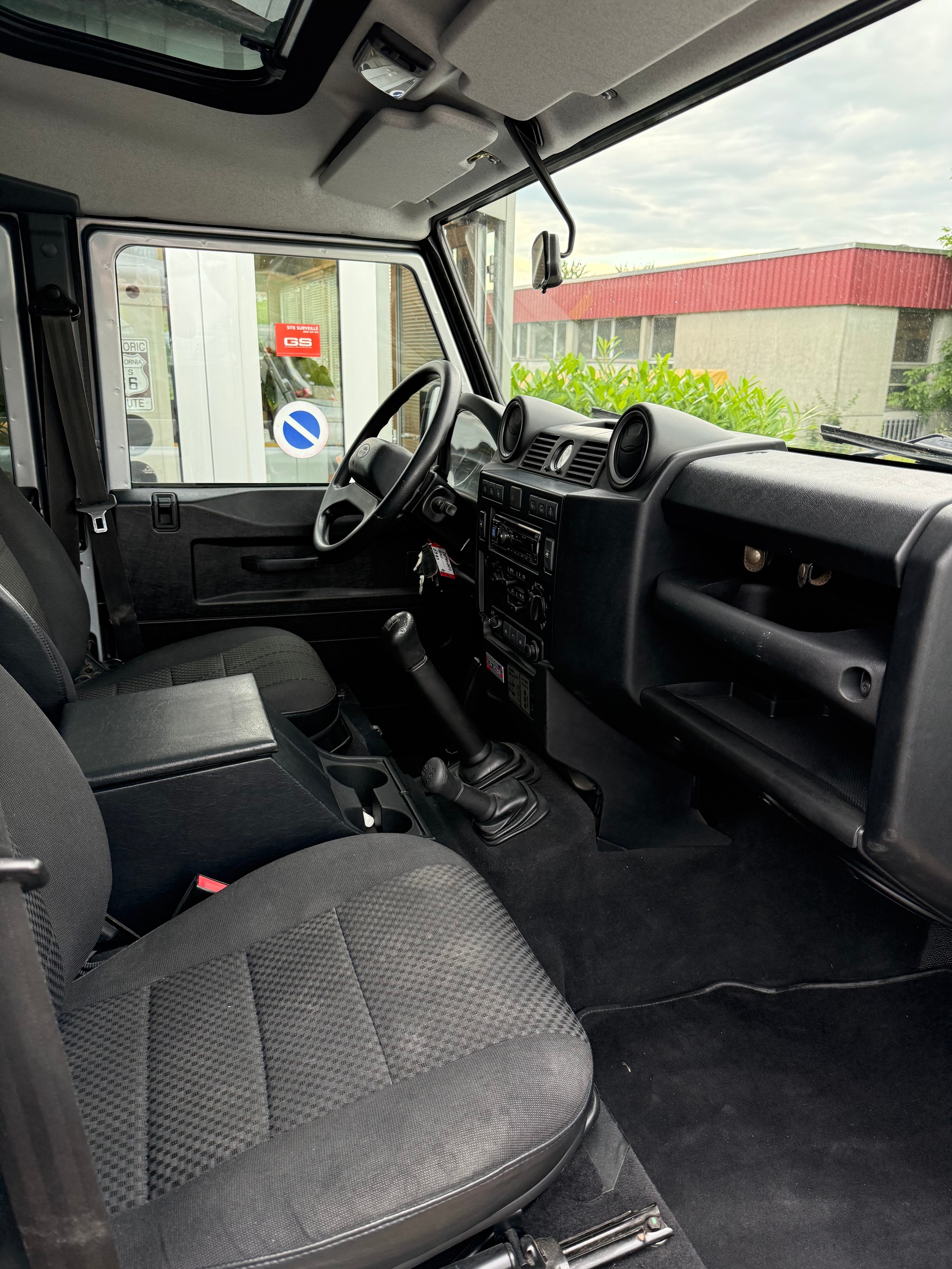LAND ROVER Defender 110 2.2 TD4 Station Wagon Legend-showroom-element-3