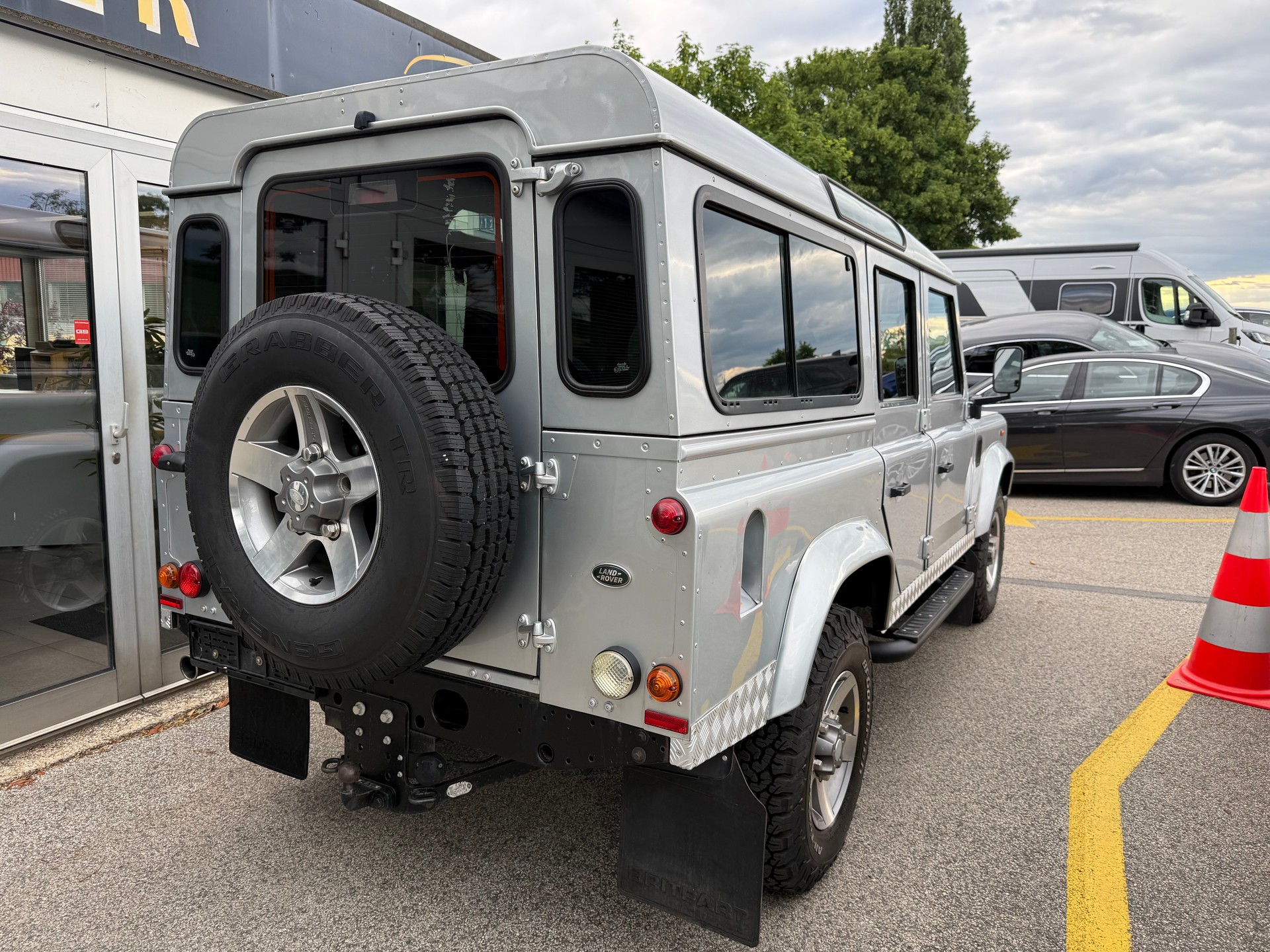 LAND ROVER Defender 110 2.2 TD4 Station Wagon Legend-showroom-element-2