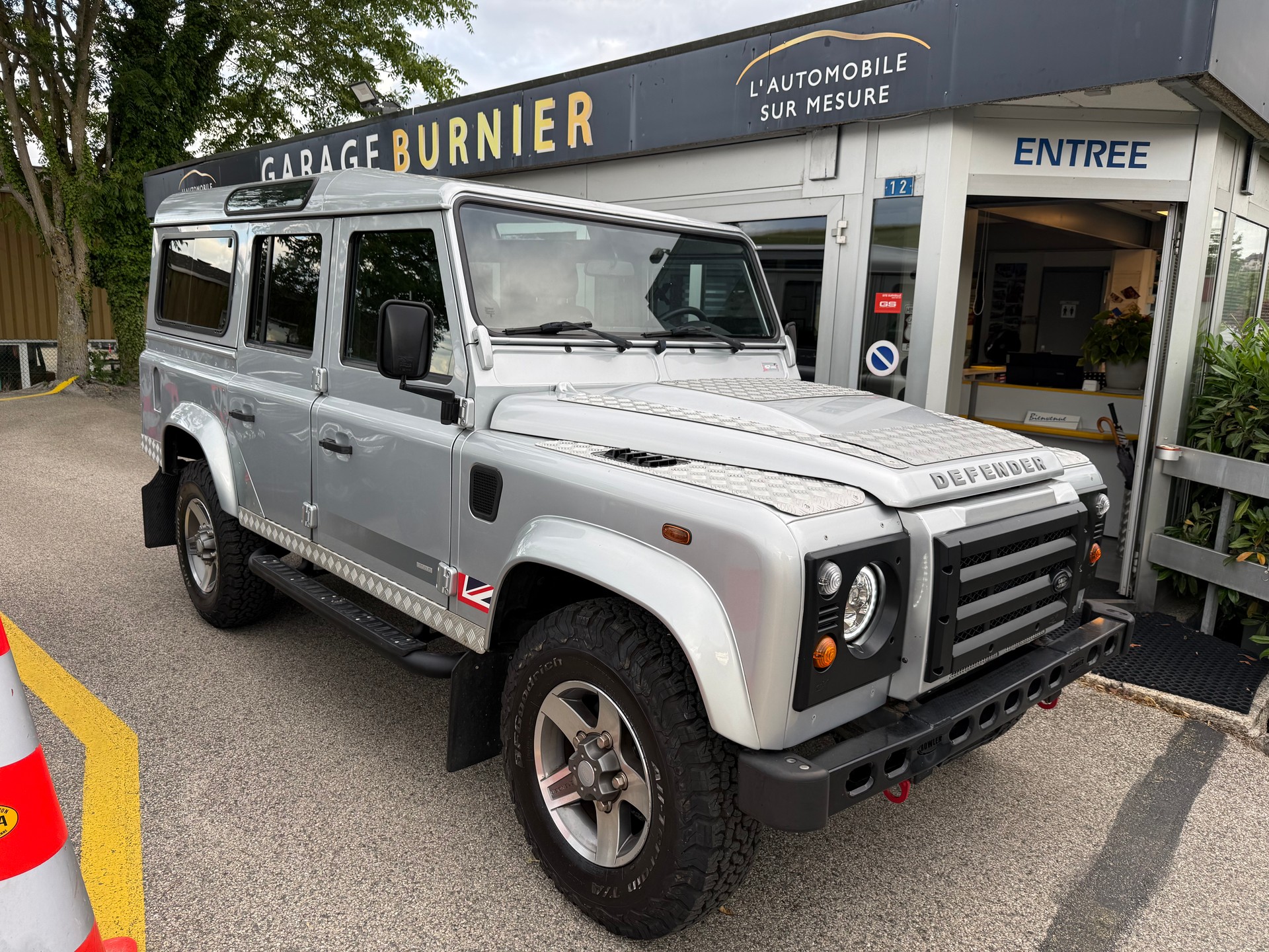 LAND ROVER Defender 110 2.2 TD4 Station Wagon Legend