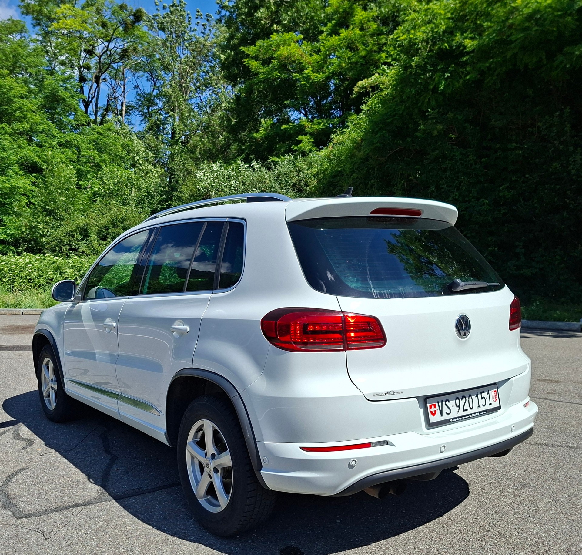 VW Tiguan 2.0 TSI R-Line Design 4Motion DSG-image-2