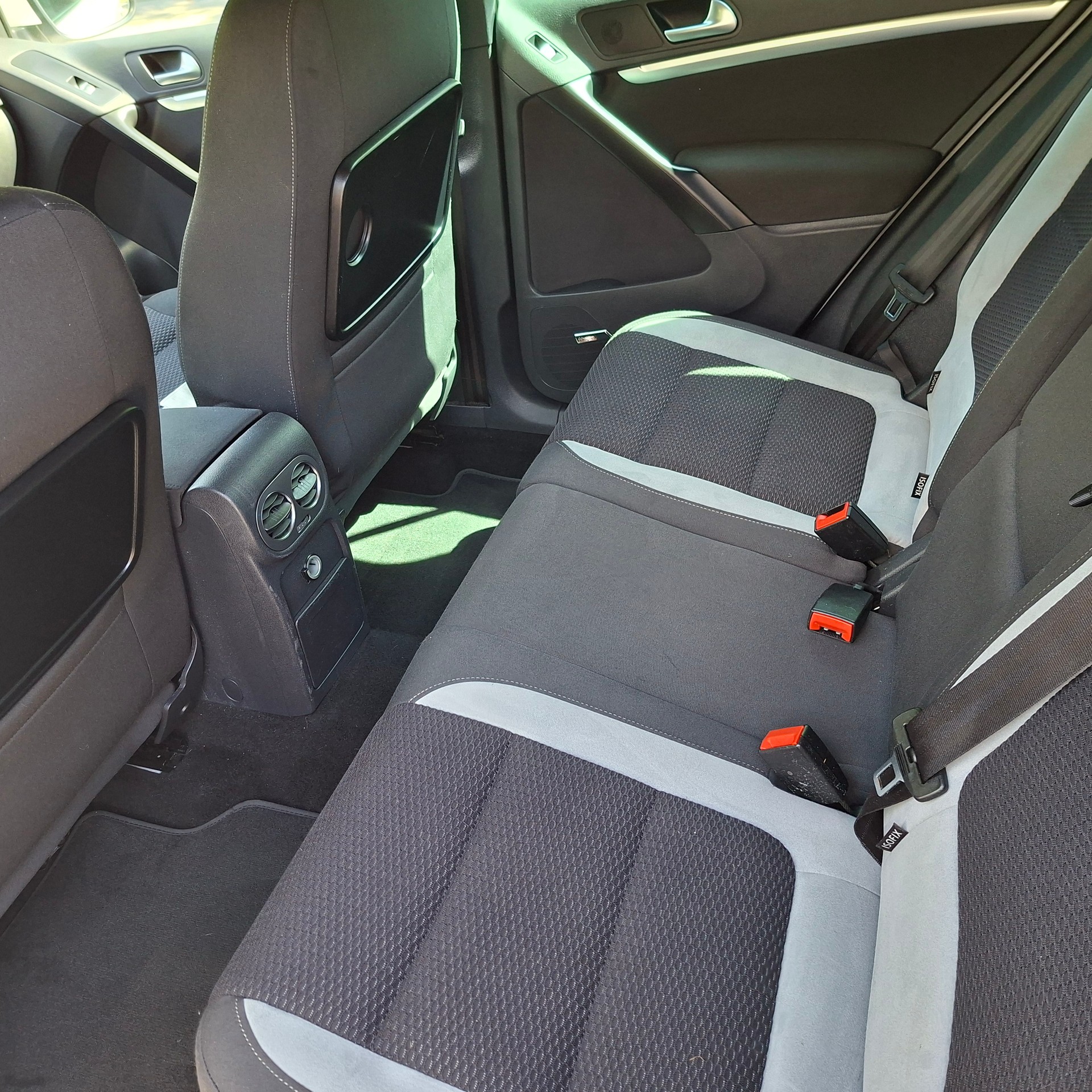 VW Tiguan 2.0 TSI R-Line Design 4Motion DSG-image-11