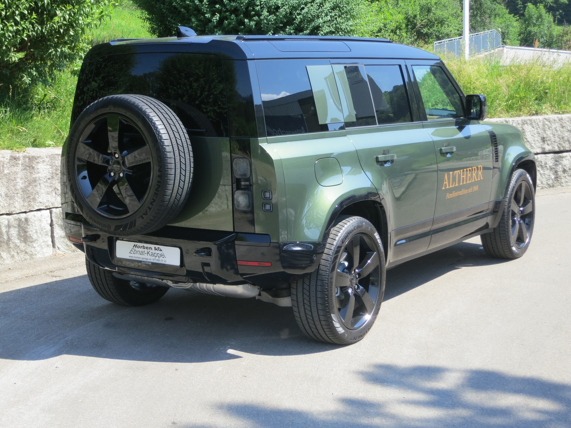 LAND ROVER Defender 110 3.0 D I6 350 X-Dynamic HSE AWD AT8-showroom-element-3