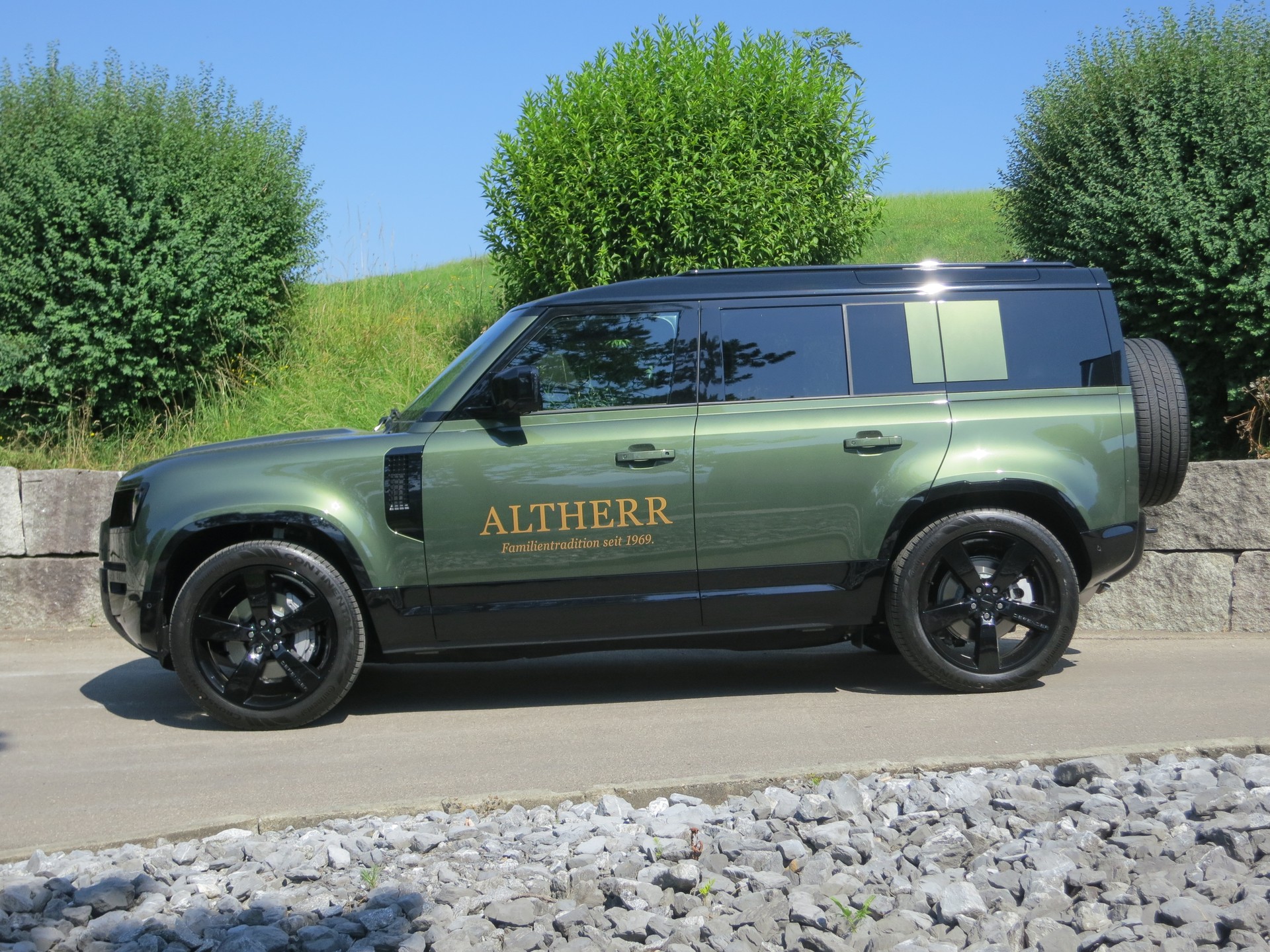 LAND ROVER Defender 110 3.0 D I6 350 X-Dynamic HSE AWD AT8-showroom-element-1