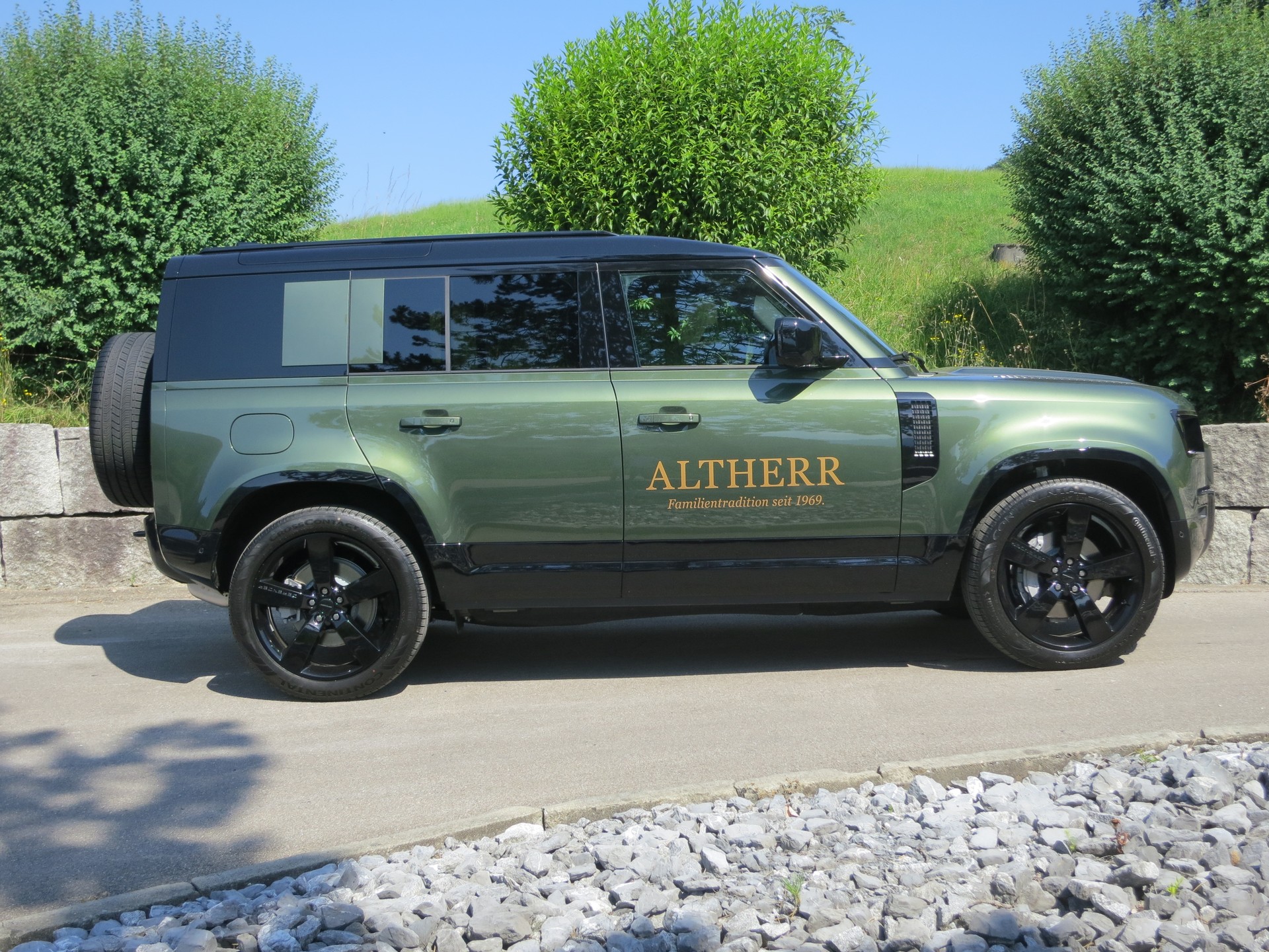 LAND ROVER Defender 110 3.0 D I6 350 X-Dynamic HSE AWD AT8-showroom-element-2
