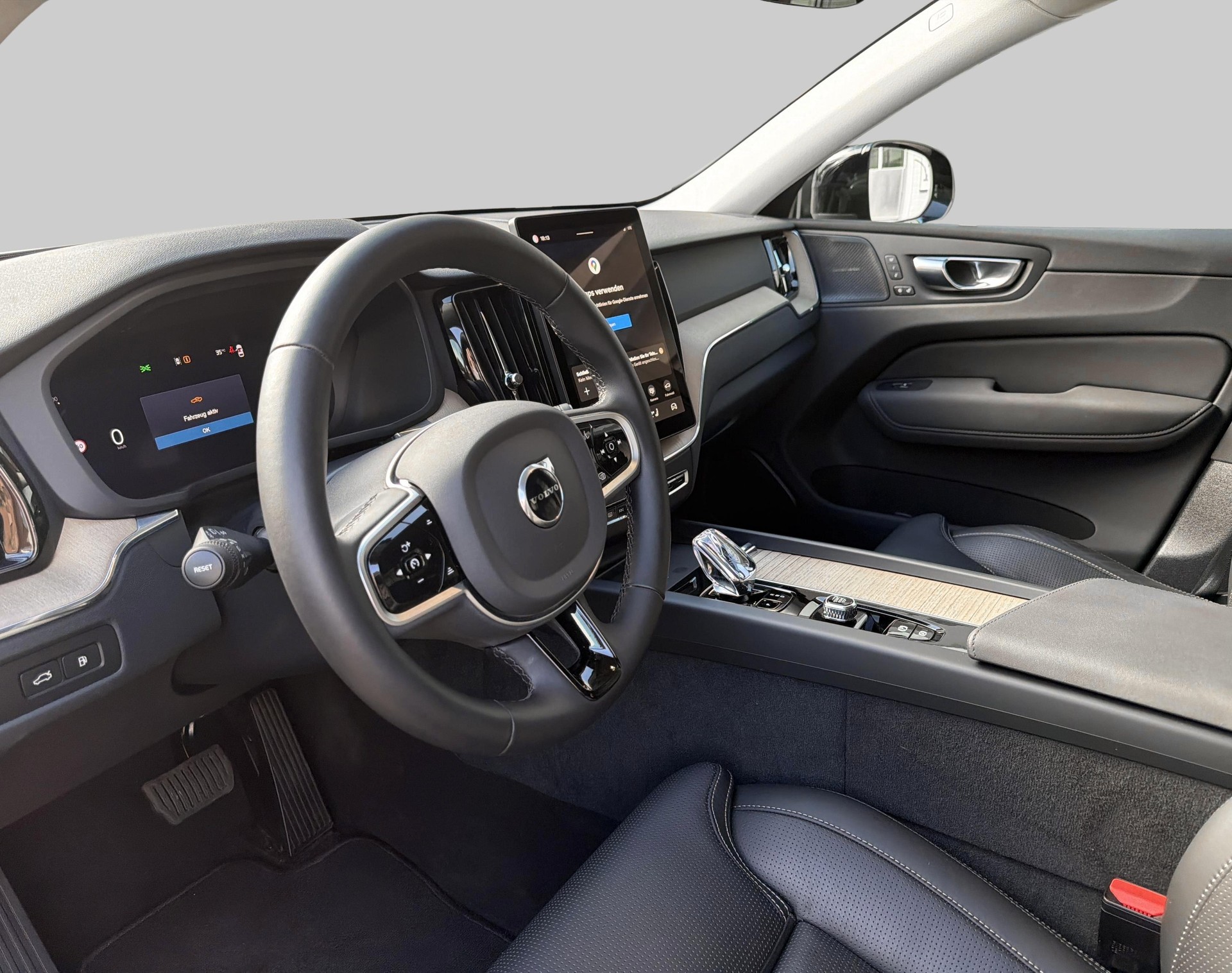 VOLVO XC60 2.0 T8 TE Ultra Dark eAWD-showroom-element-2