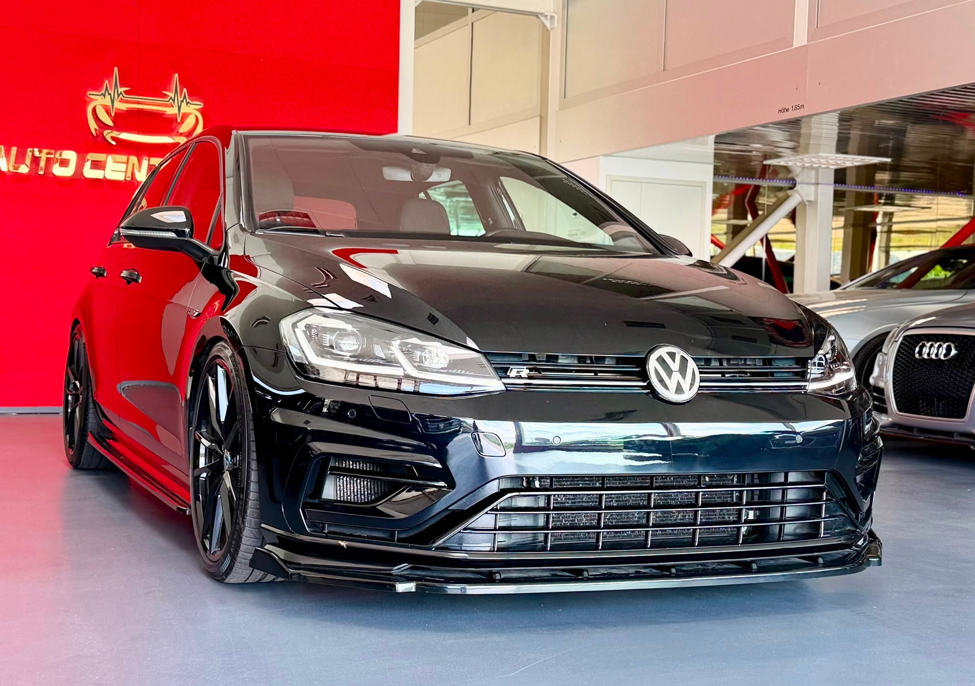 VW Golf 2.0 TSI R 4Motion DSG-showroom-element-2