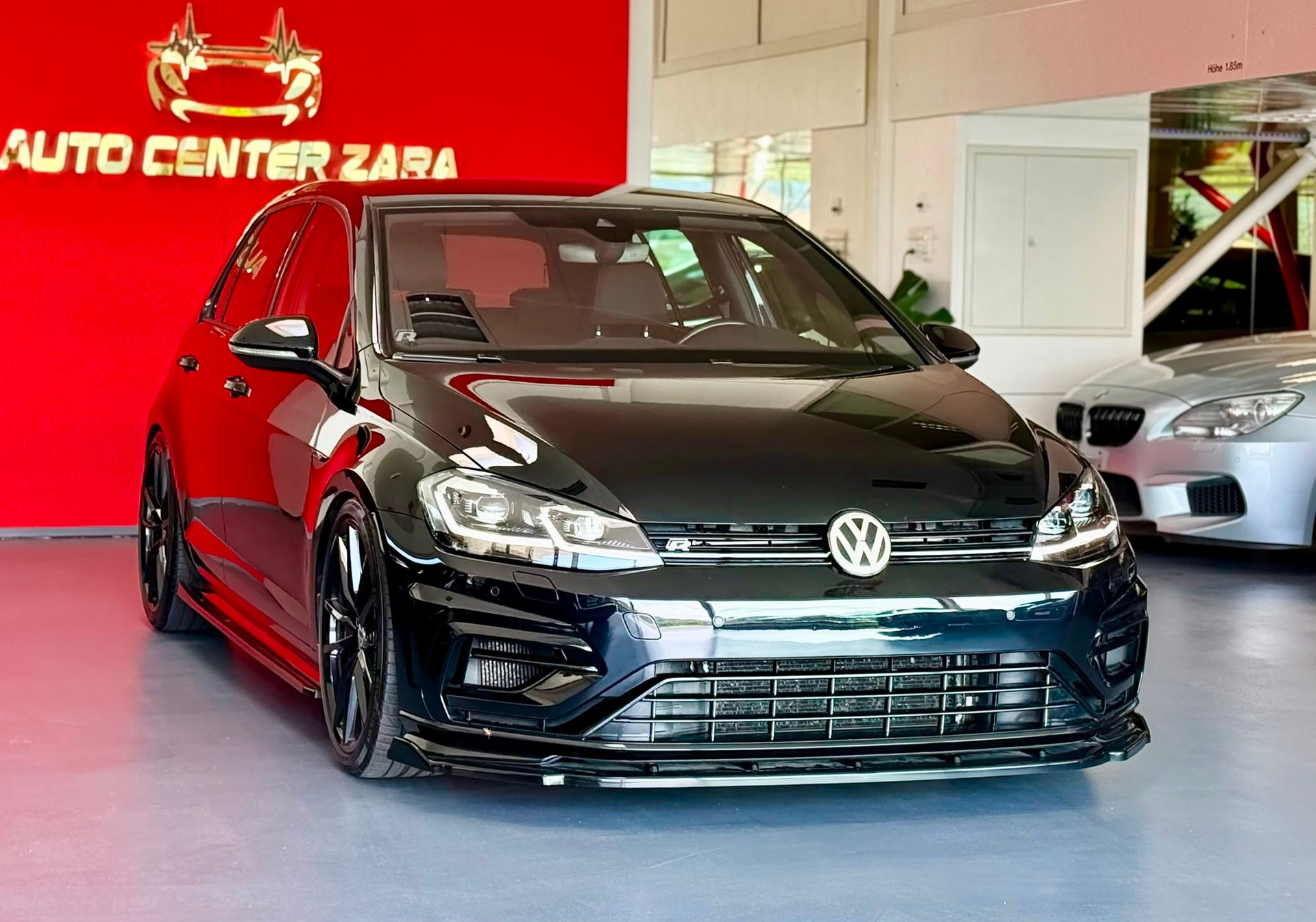 VW Golf 2.0 TSI R 4Motion DSG-showroom-element-1