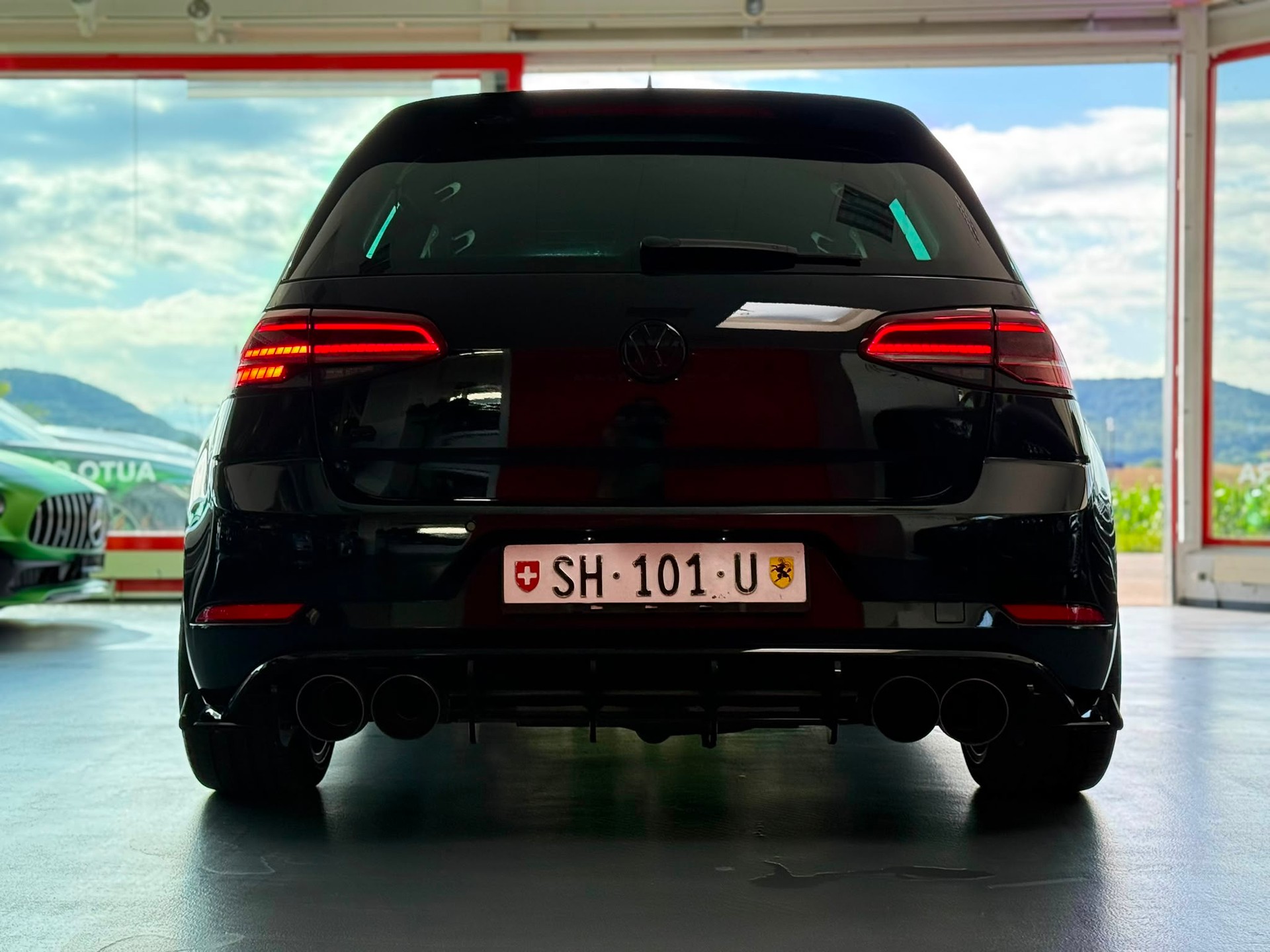 VW Golf 2.0 TSI R 4Motion DSG-image-15