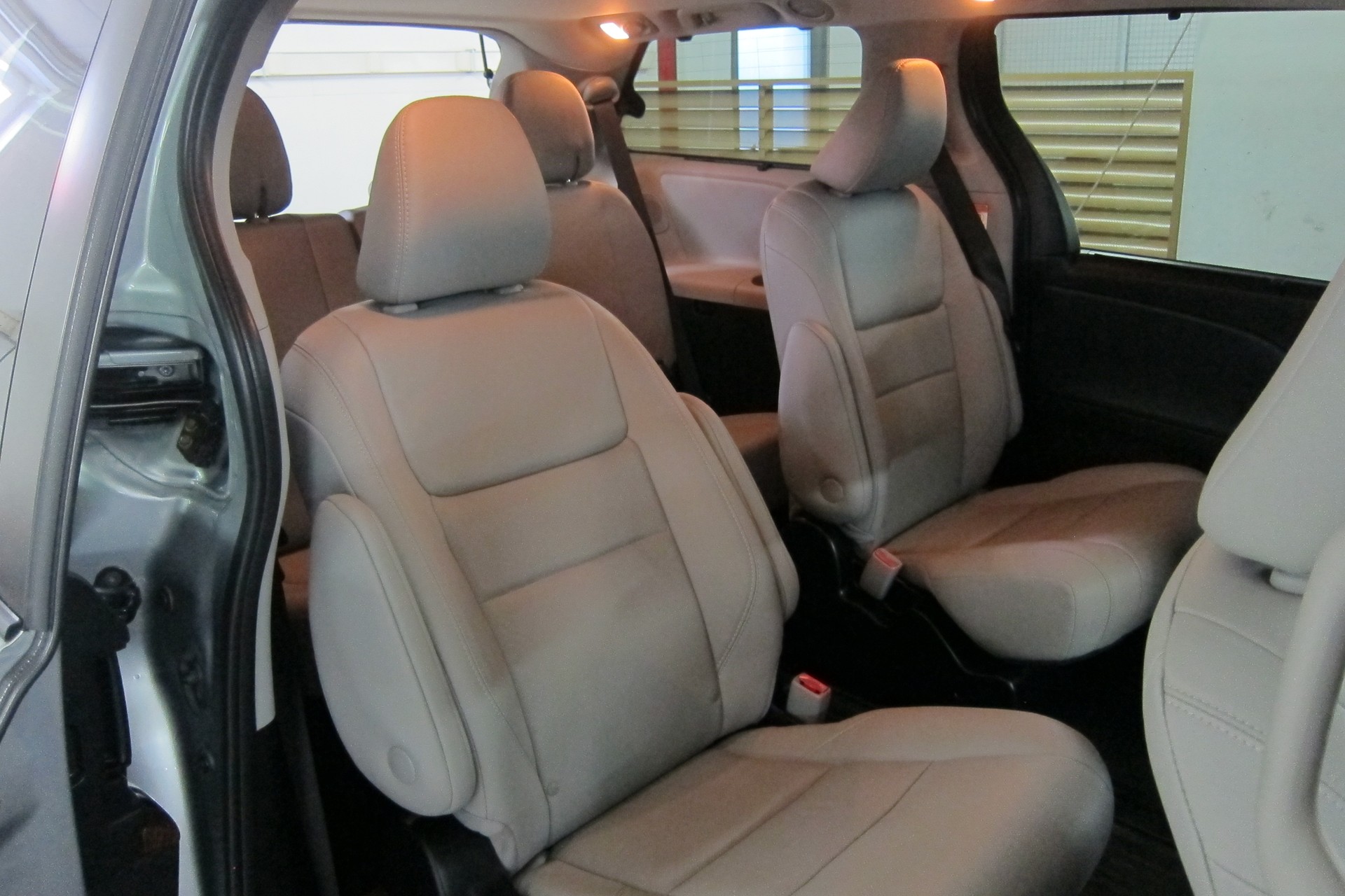 TOYOTA SIENNA LIMITED PREMIUM AWD , 300PS, TOP GEPLEGTES FAHRZEUG, ADPITVER TEMPOMAT, 360 KAMERA,-image-5