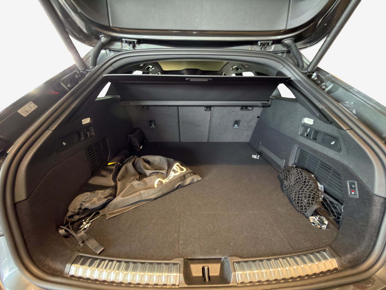 AUDI A5 Avant e-hybrid quattro Attraction 220 kW S tronic-image-12