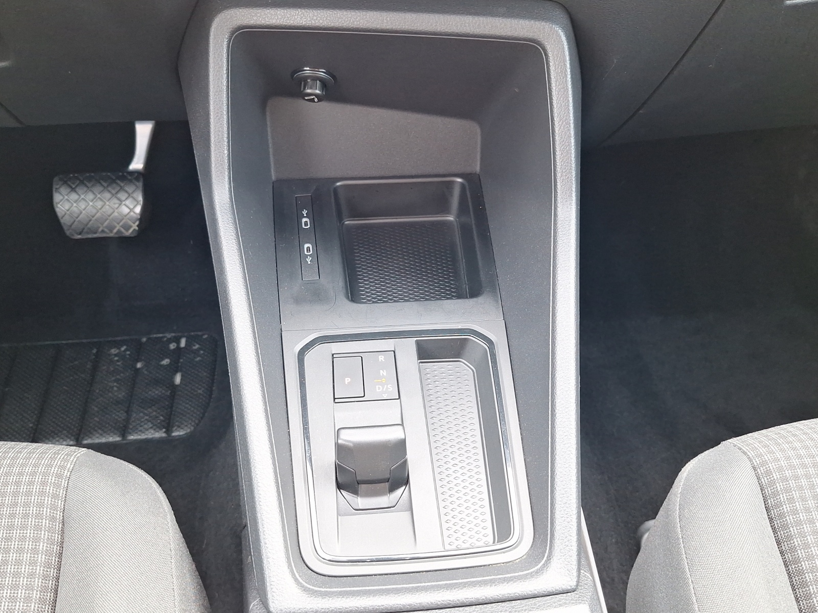 VW Caddy 1.5 TSI California DSG-image-8