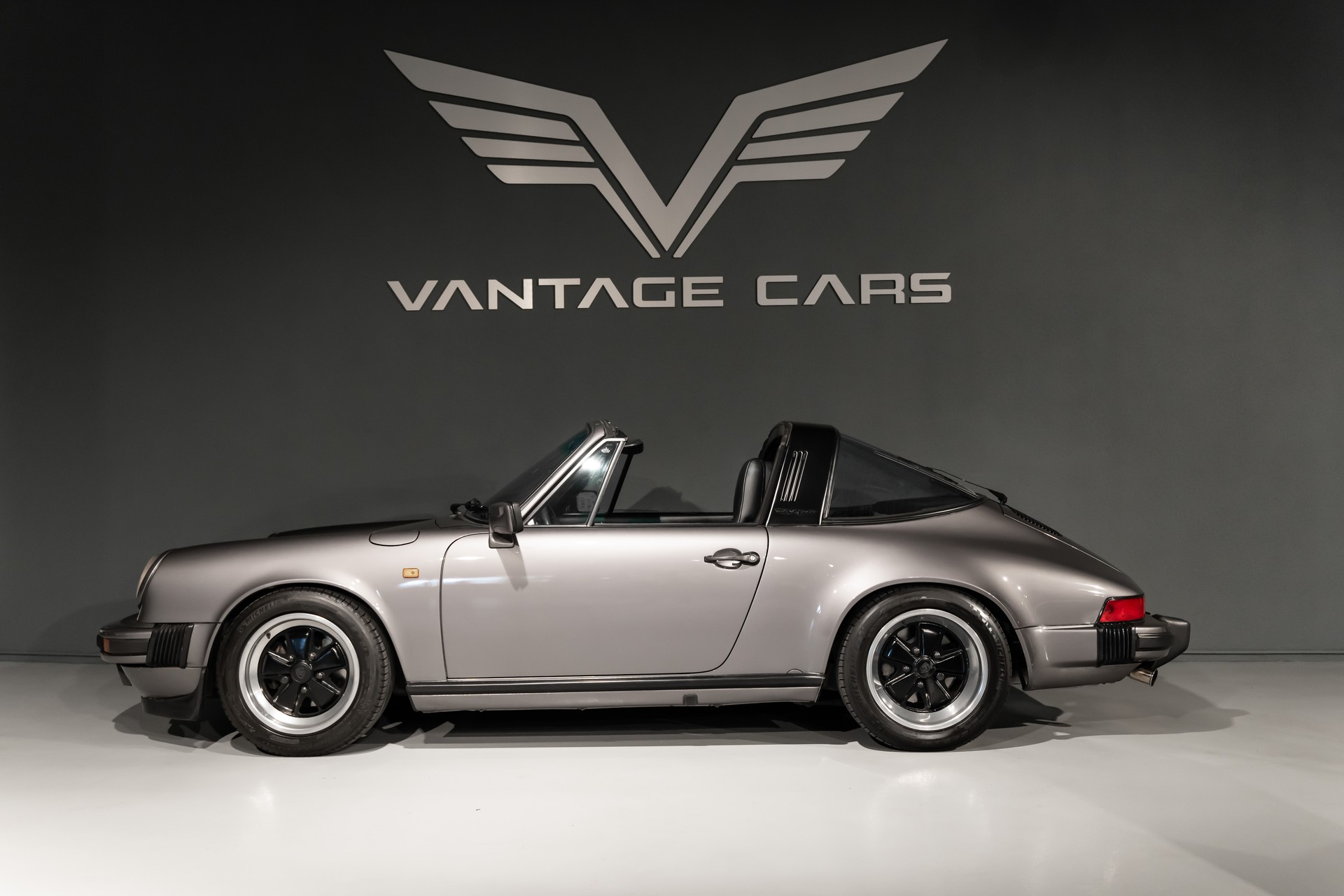 PORSCHE 911 Carrera Targa-showroom-element-2