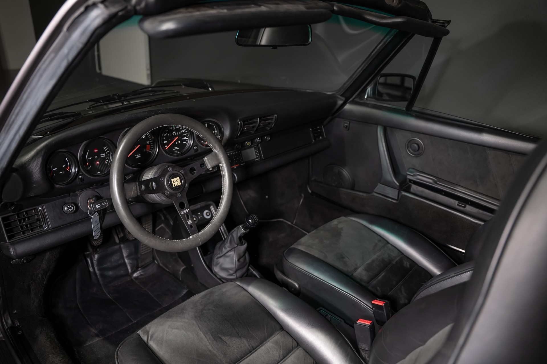 PORSCHE 911 Carrera Targa-image-13