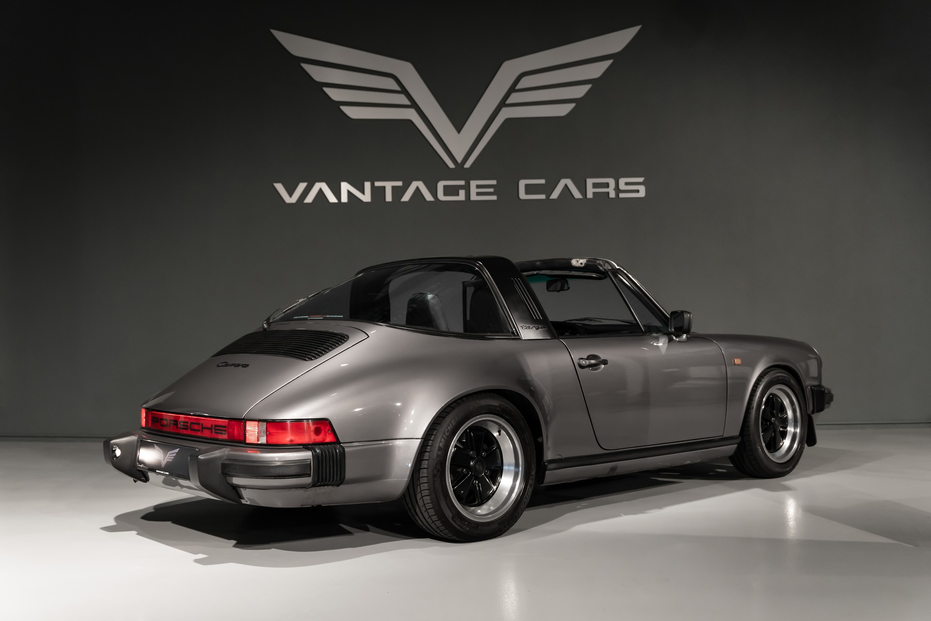 PORSCHE 911 Carrera Targa-showroom-element-3