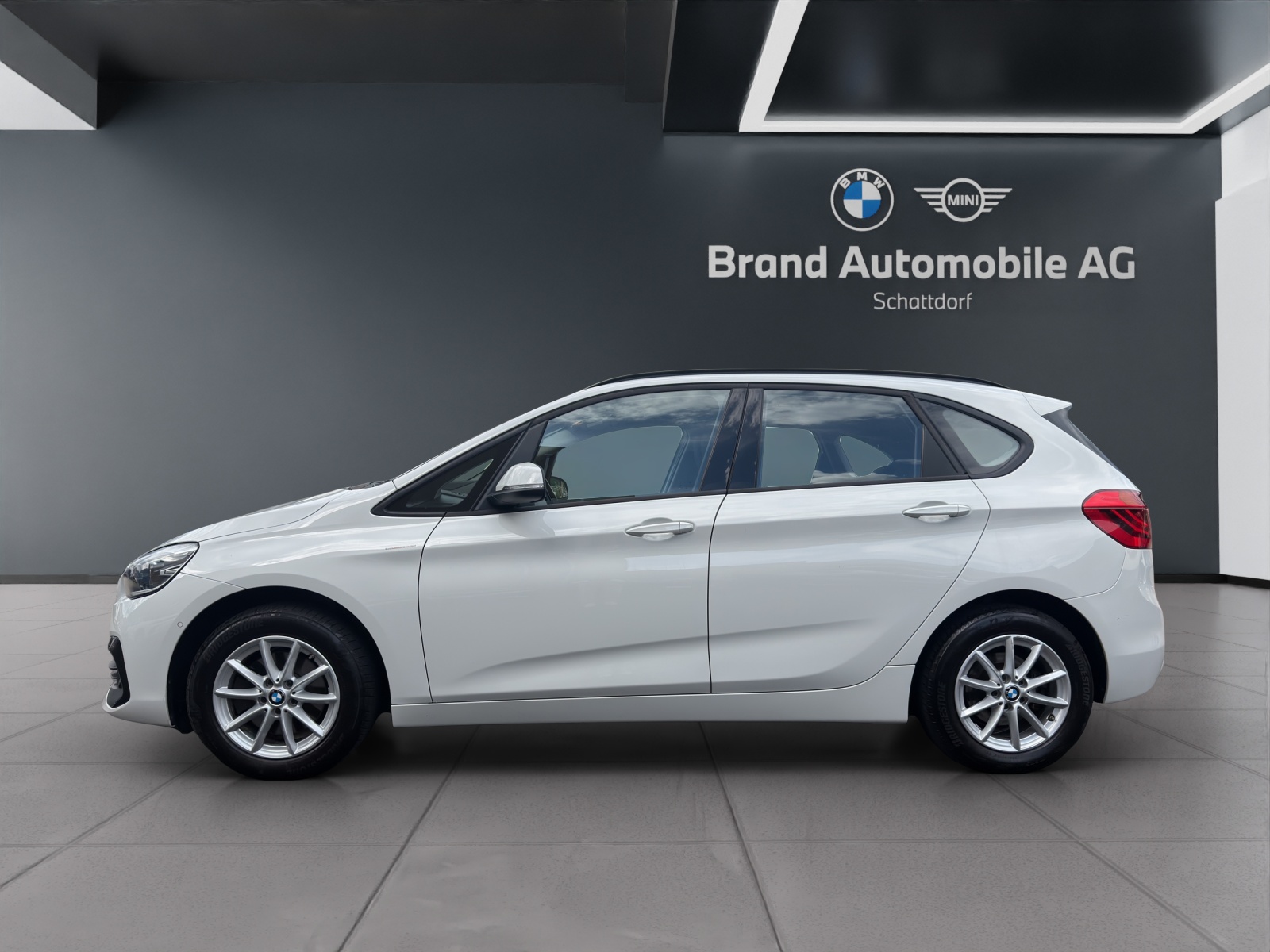 BMW 218d xDrive Active Tourer-showroom-element-1