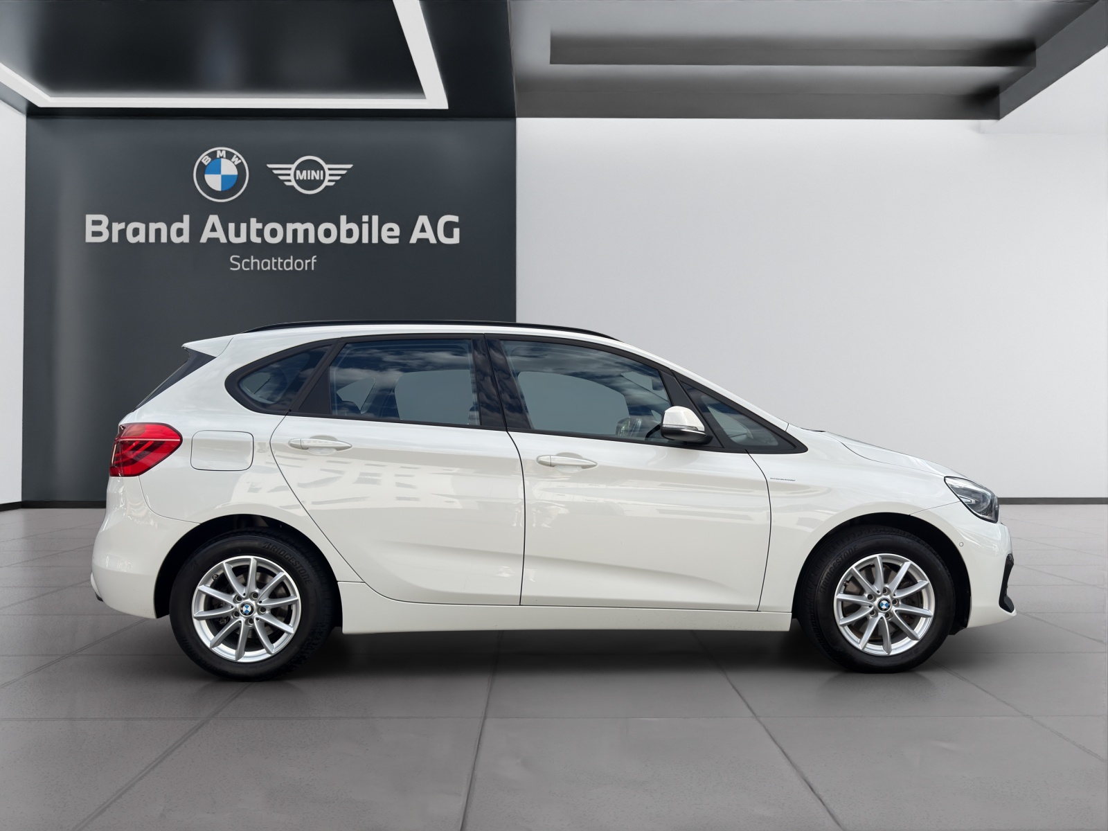 BMW 218d xDrive Active Tourer-image-5