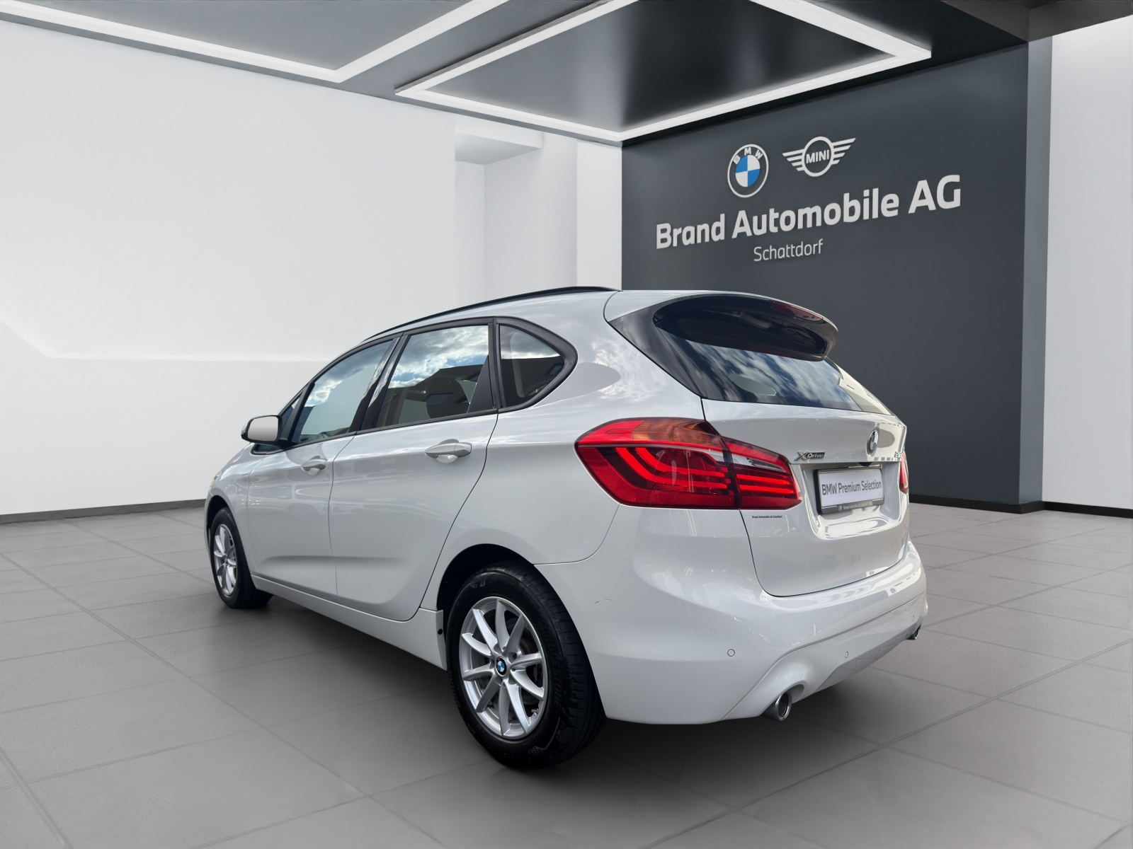 BMW 218d xDrive Active Tourer-showroom-element-2