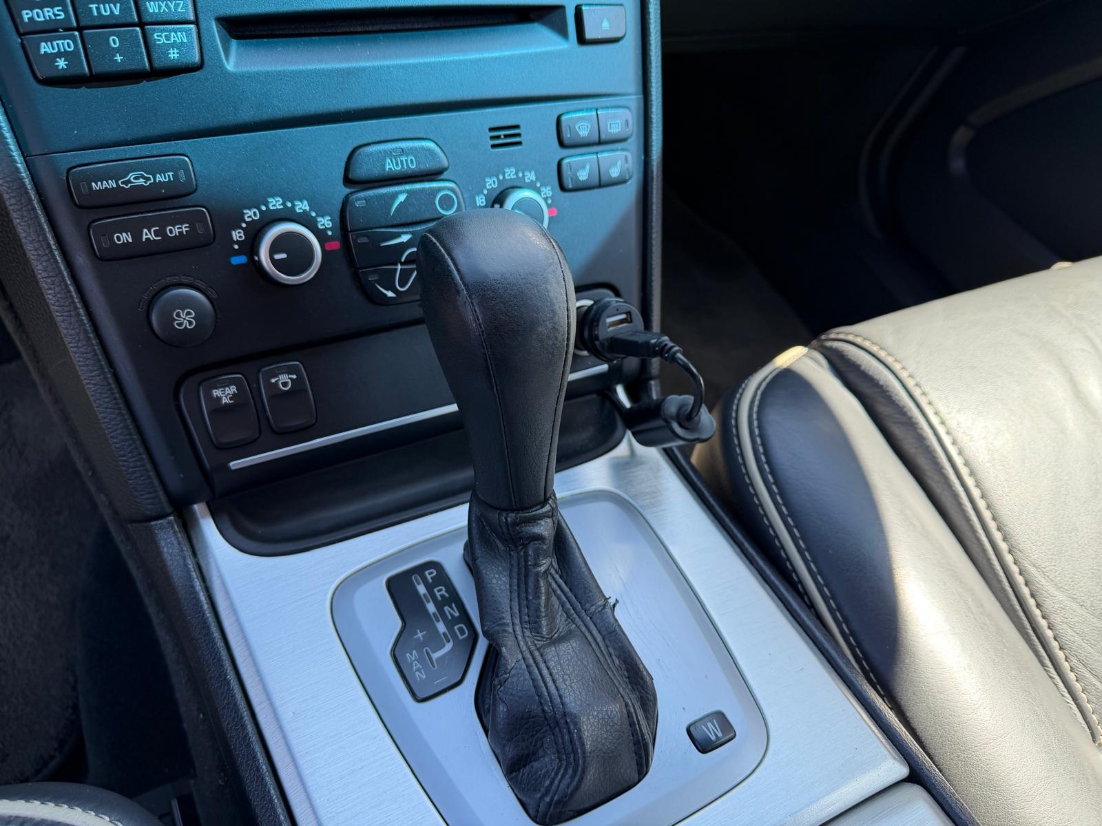 VOLVO XC90 D5 AWD Momentum Geartronic-image-8