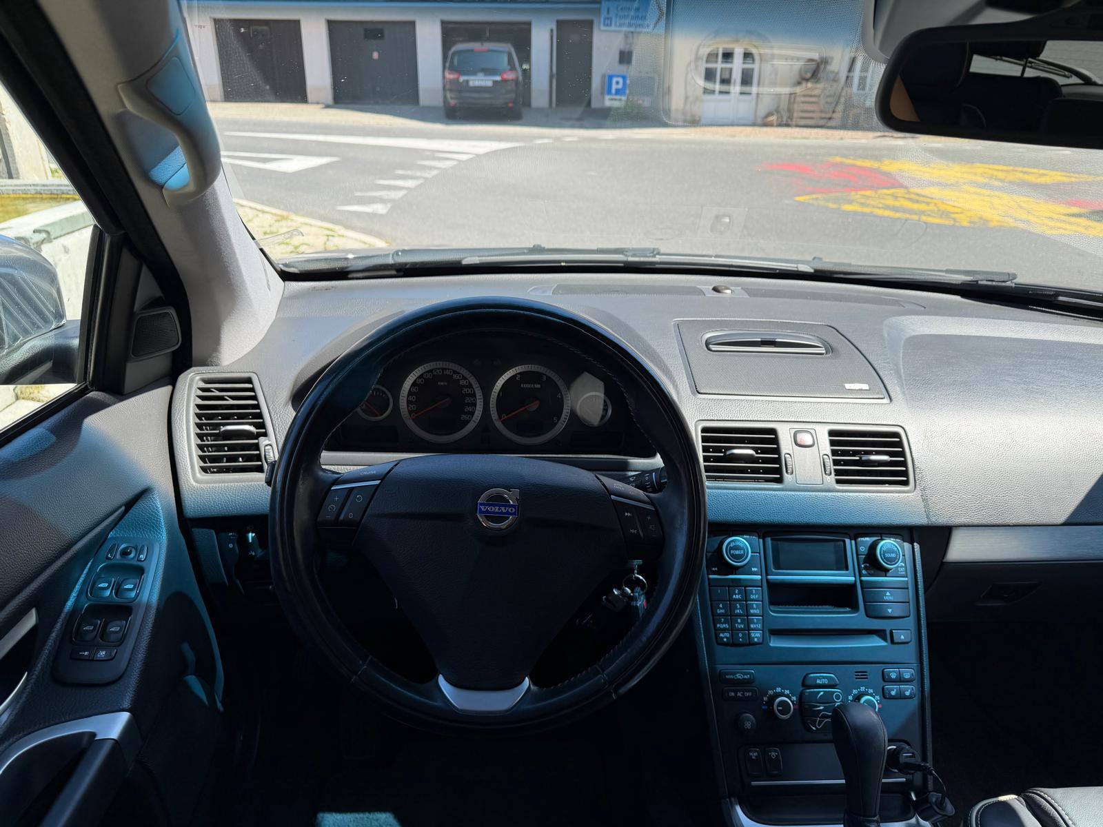 VOLVO XC90 D5 AWD Momentum Geartronic-image-7