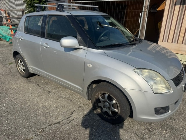 SUZUKI Swift 1.3i 16V GL Top 4x4-image-2