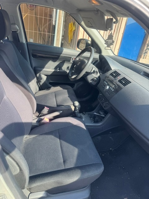 SUZUKI Swift 1.3i 16V GL Top 4x4-image-3