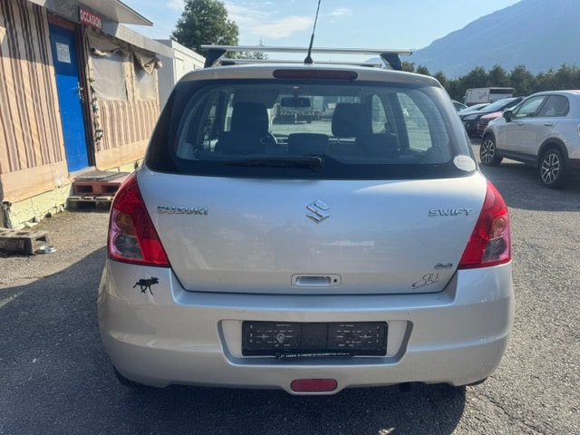 SUZUKI Swift 1.3i 16V GL Top 4x4-image-6