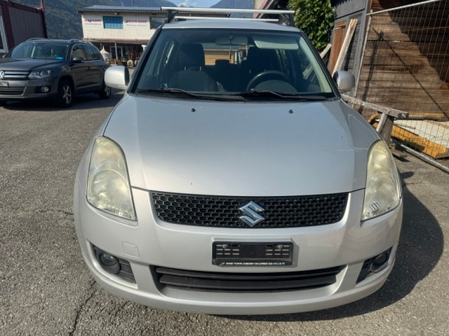 SUZUKI Swift 1.3i 16V GL Top 4x4