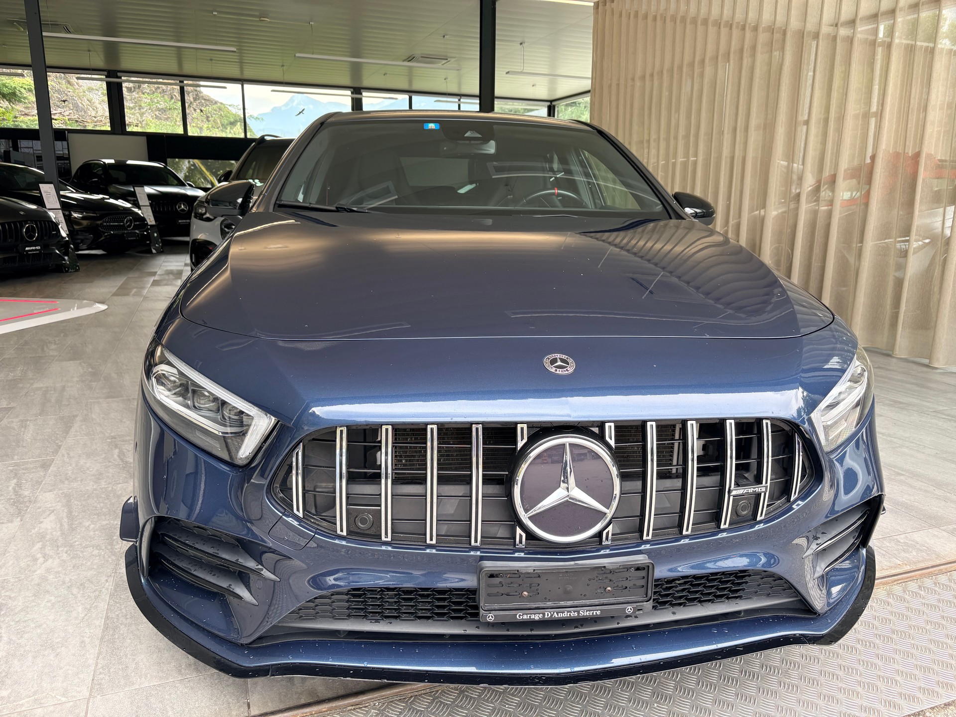 MERCEDES-BENZ A 35 AMG 4matic-showroom-element-3