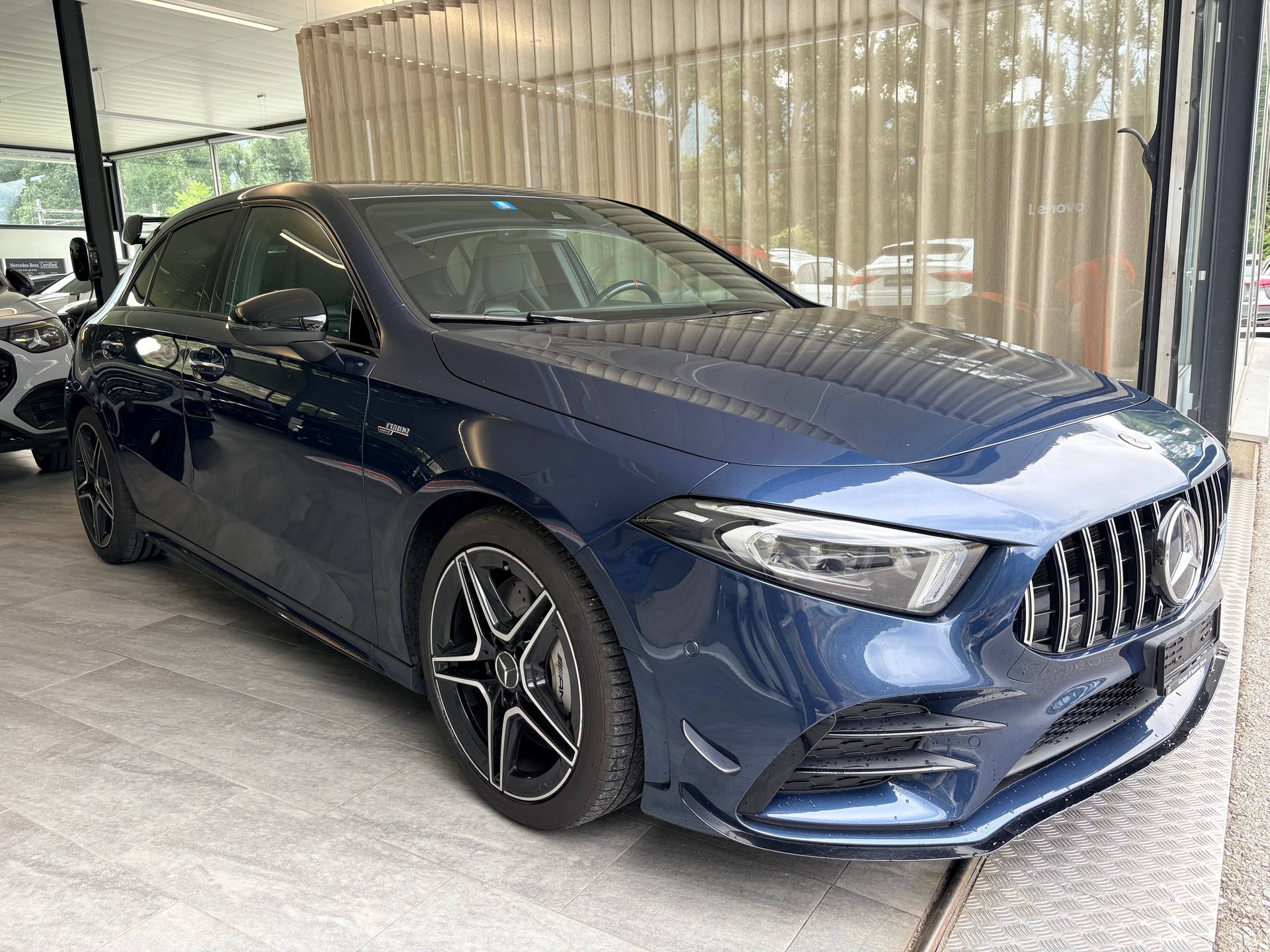 MERCEDES-BENZ A 35 AMG 4matic-showroom-element-1