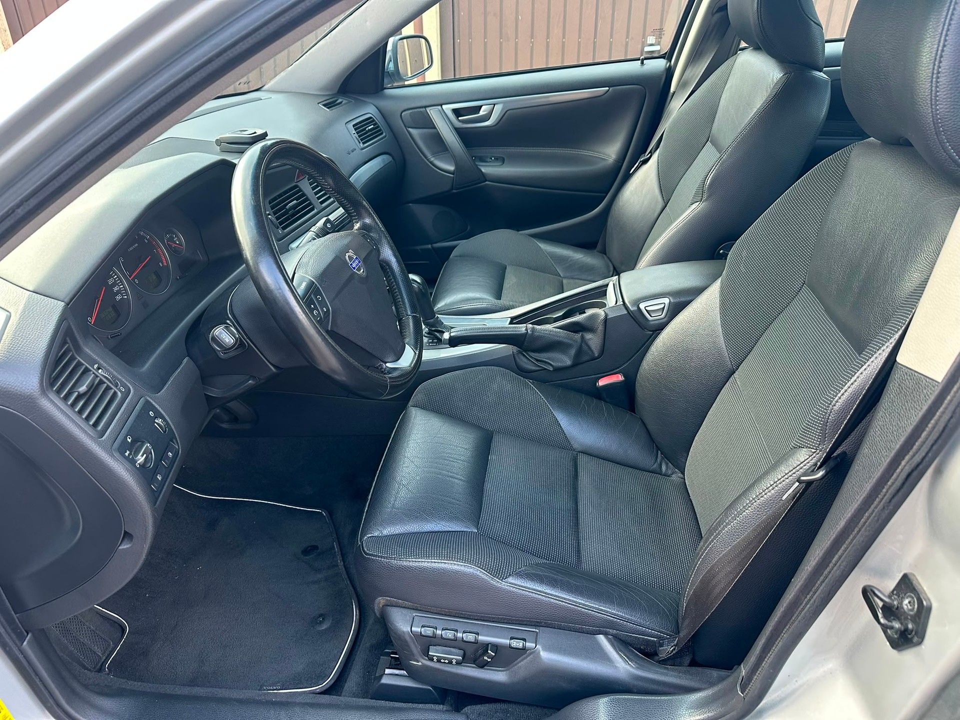 VOLVO S60 2.5T AWD Momentum / FRISCH AB MFK-image-10