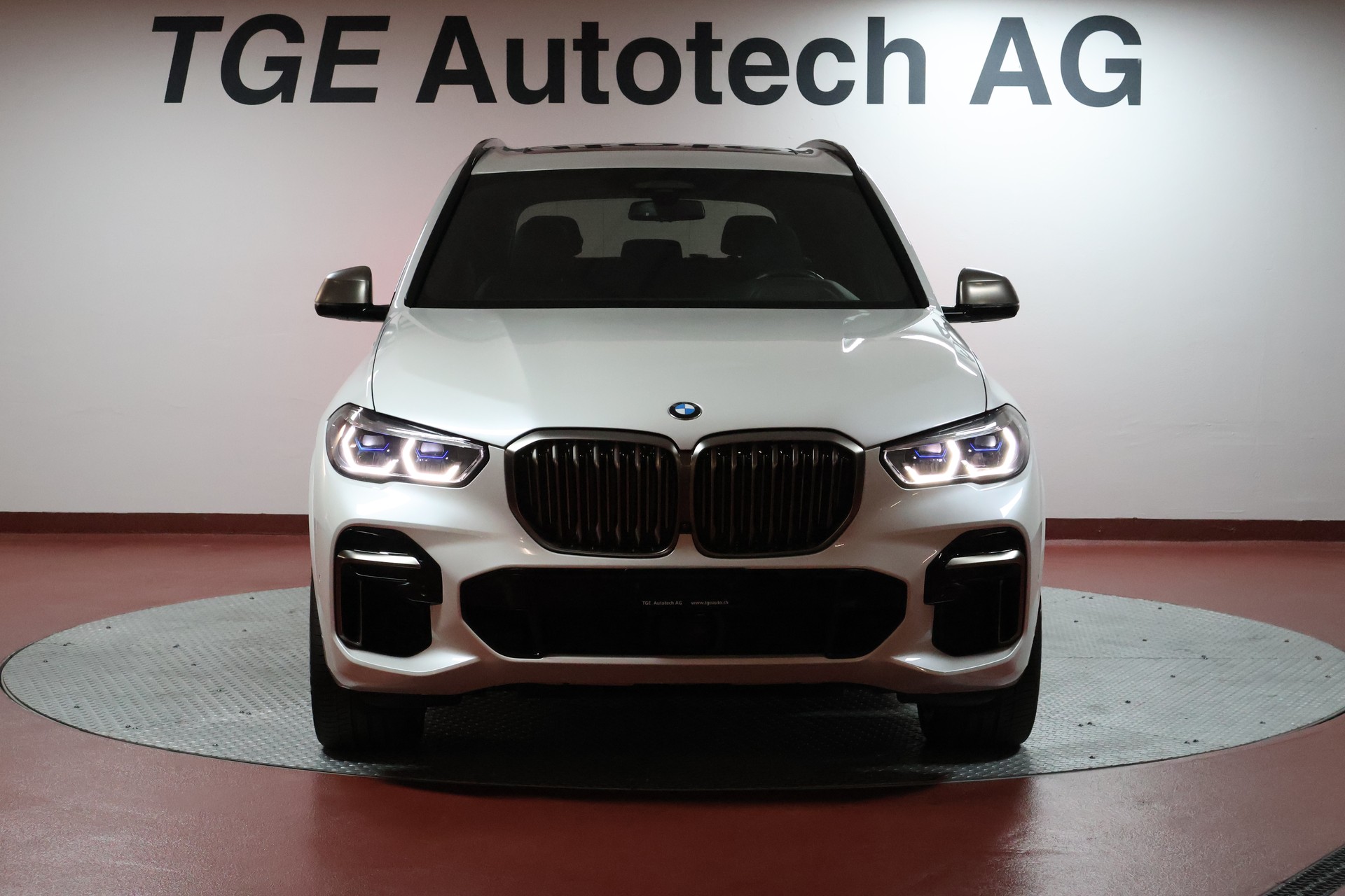 BMW X5 xDrive M50i Steptronic-showroom-element-1