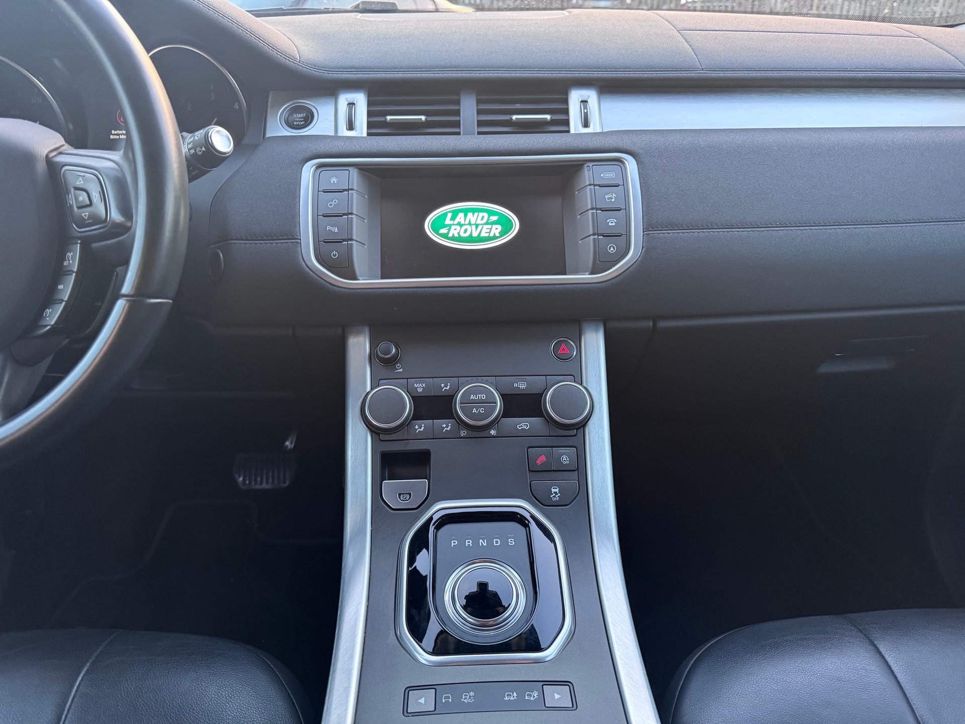 LAND ROVER Range Rover Evoque 2.0 TD4 SE Advantage AT9-image-11