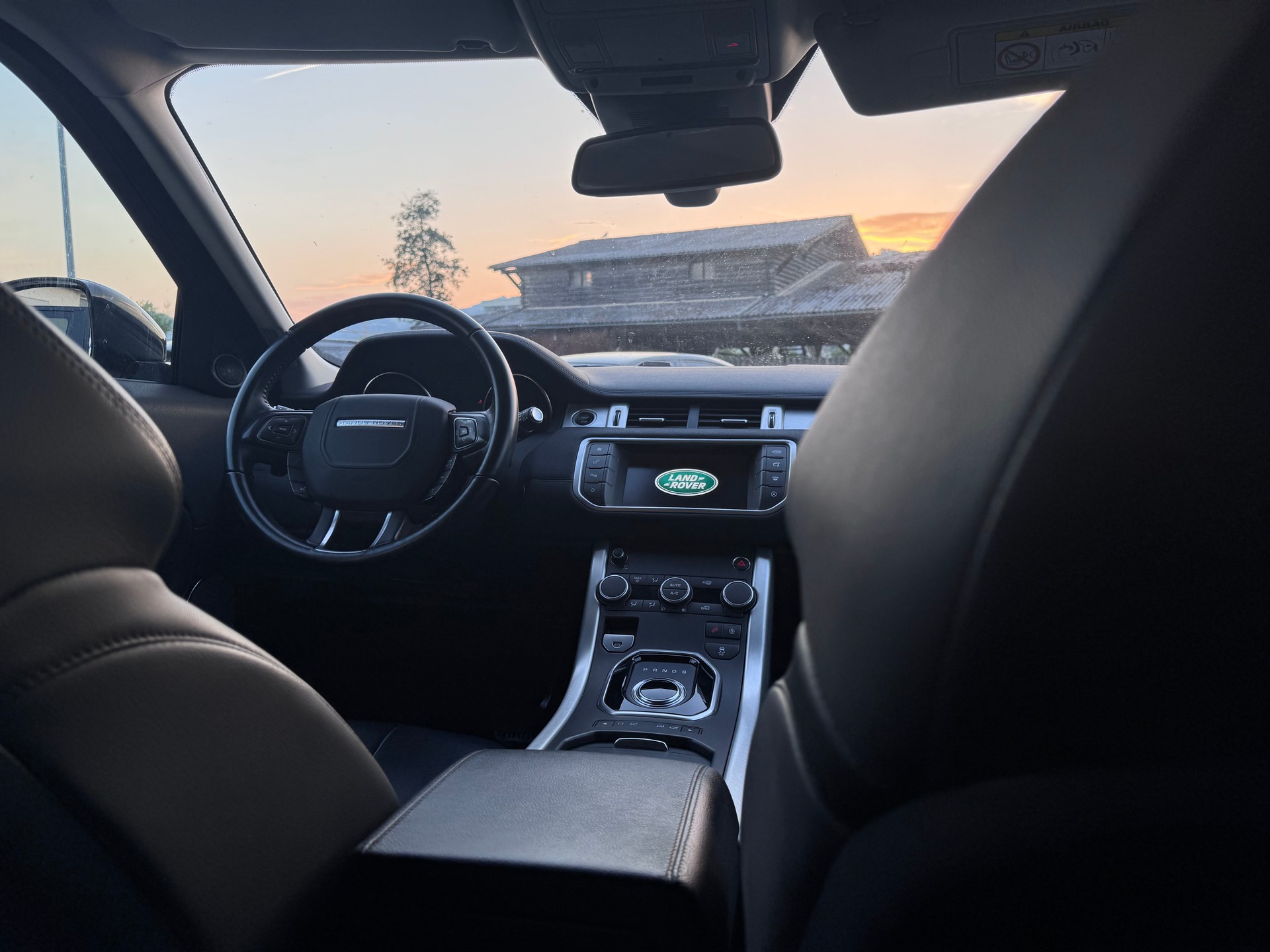 LAND ROVER Range Rover Evoque 2.0 TD4 SE Advantage AT9-image-9