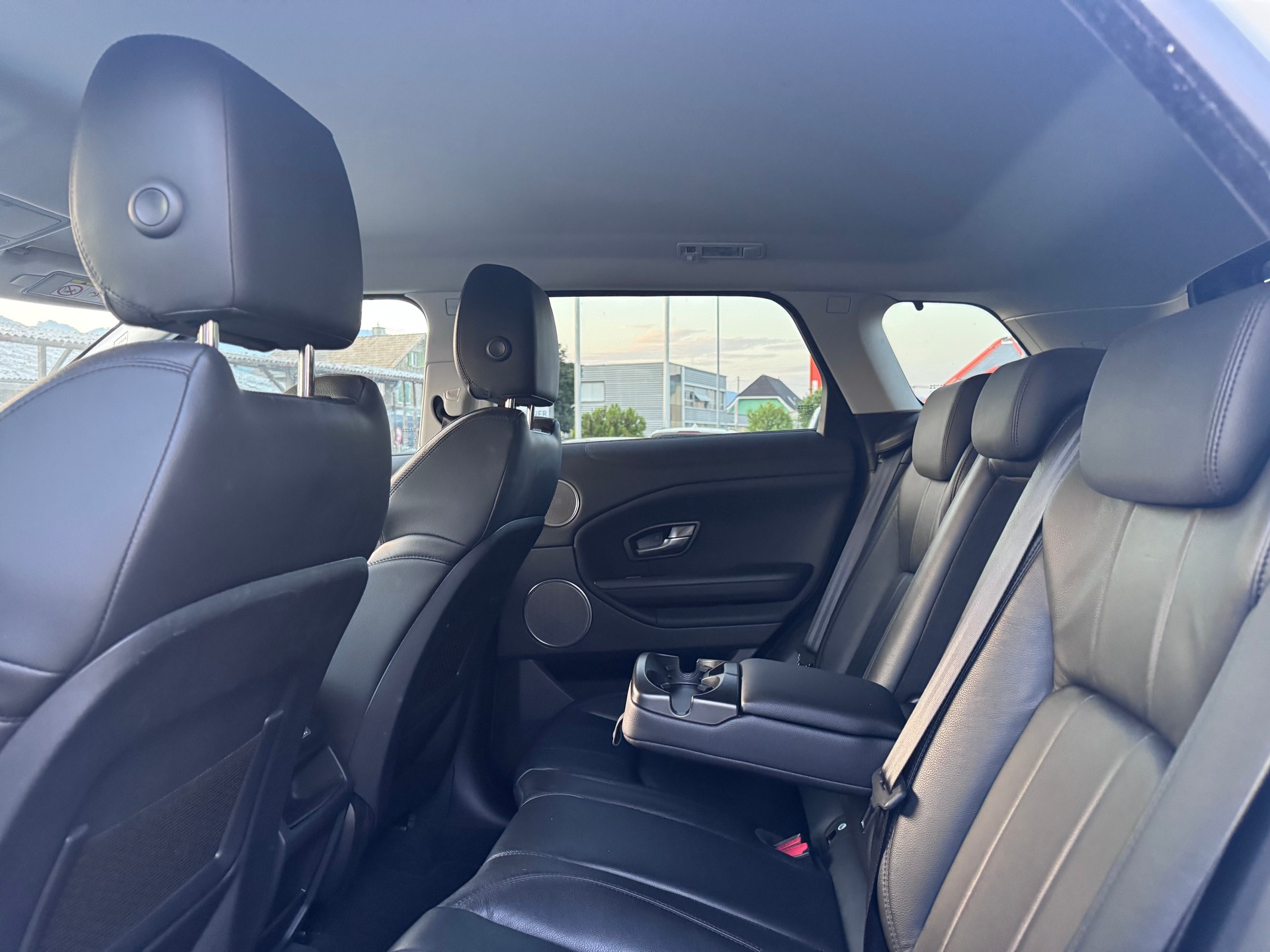 LAND ROVER Range Rover Evoque 2.0 TD4 SE Advantage AT9-image-6