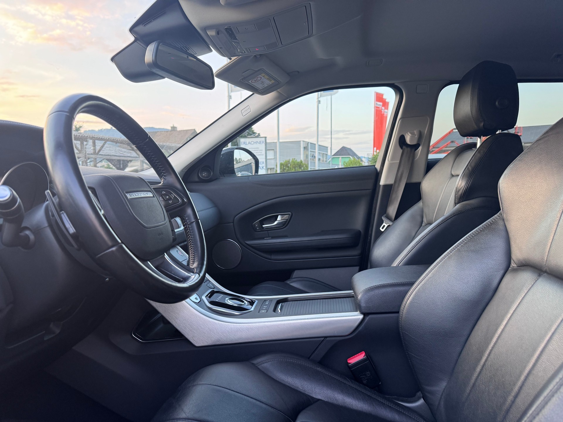 LAND ROVER Range Rover Evoque 2.0 TD4 SE Advantage AT9-image-12