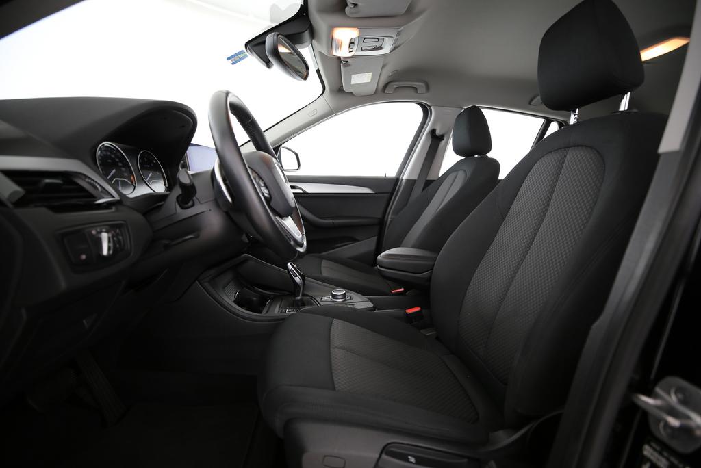 BMW X1 18d xDrive SAG-showroom-element-3