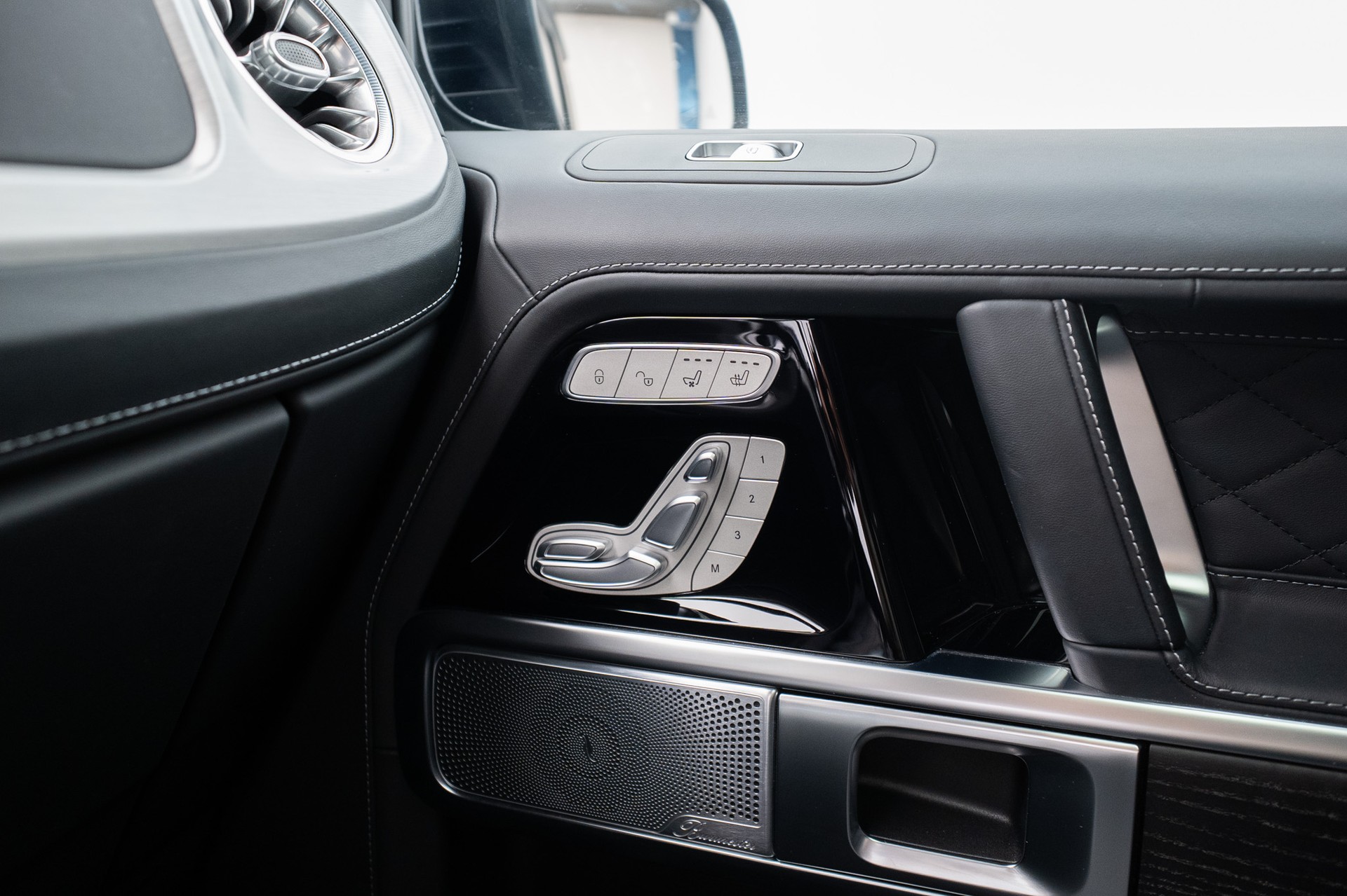 MERCEDES-BENZ G 63 AMG 9G-Tronic-image-12