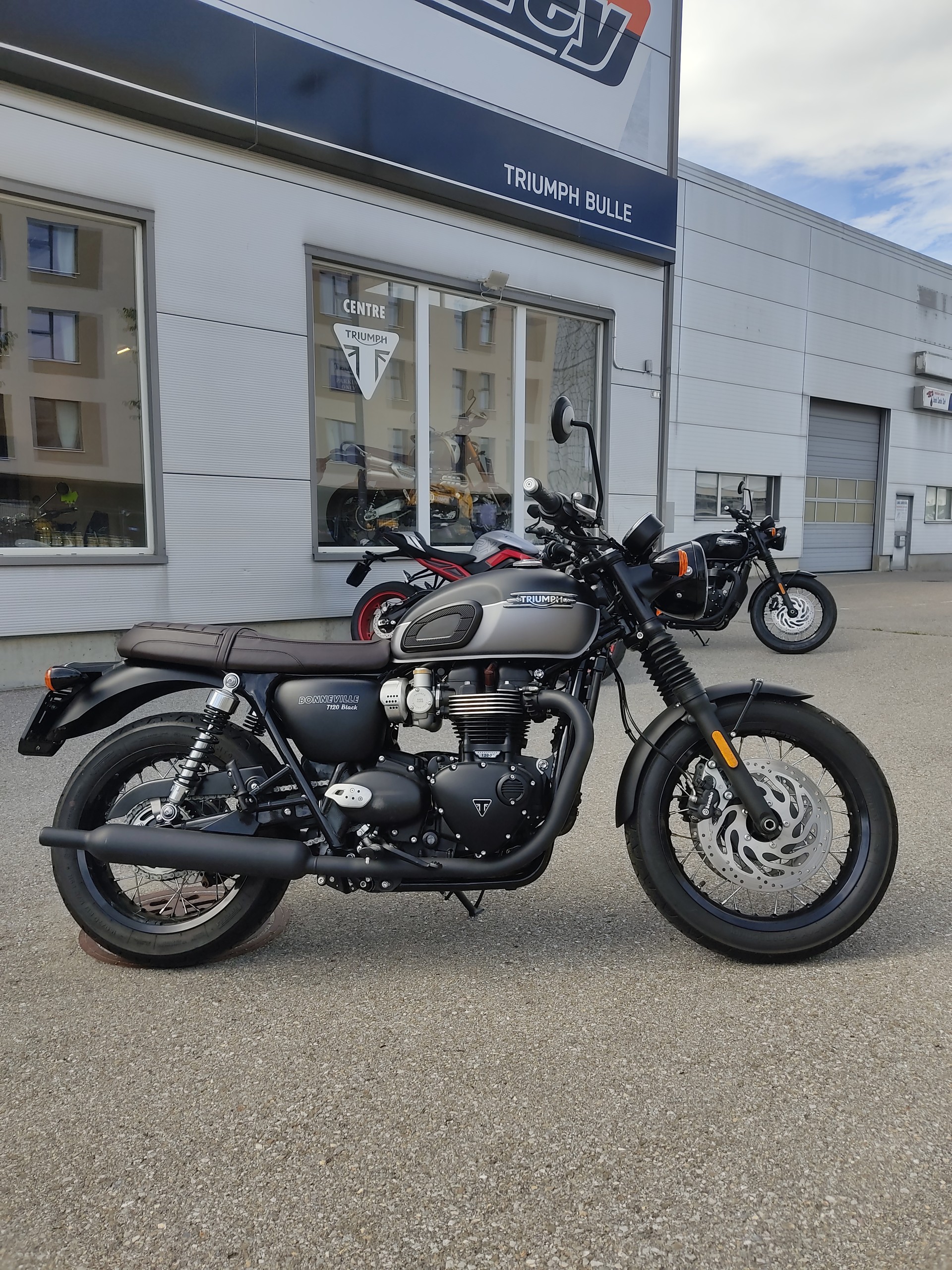 TRIUMPH Bonneville T120 Black-image-1